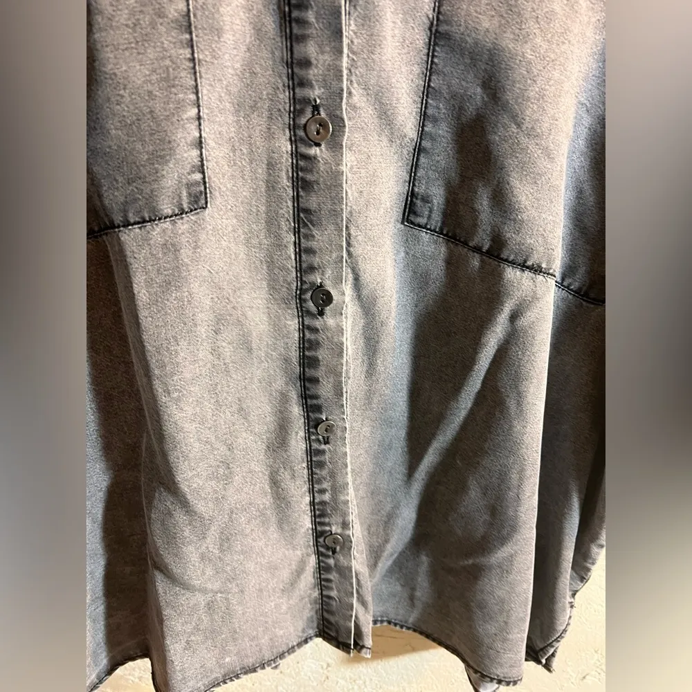 Gray Textured Button-Up Shirt oversized loose fit
Grey denim look tencel top - Image 7