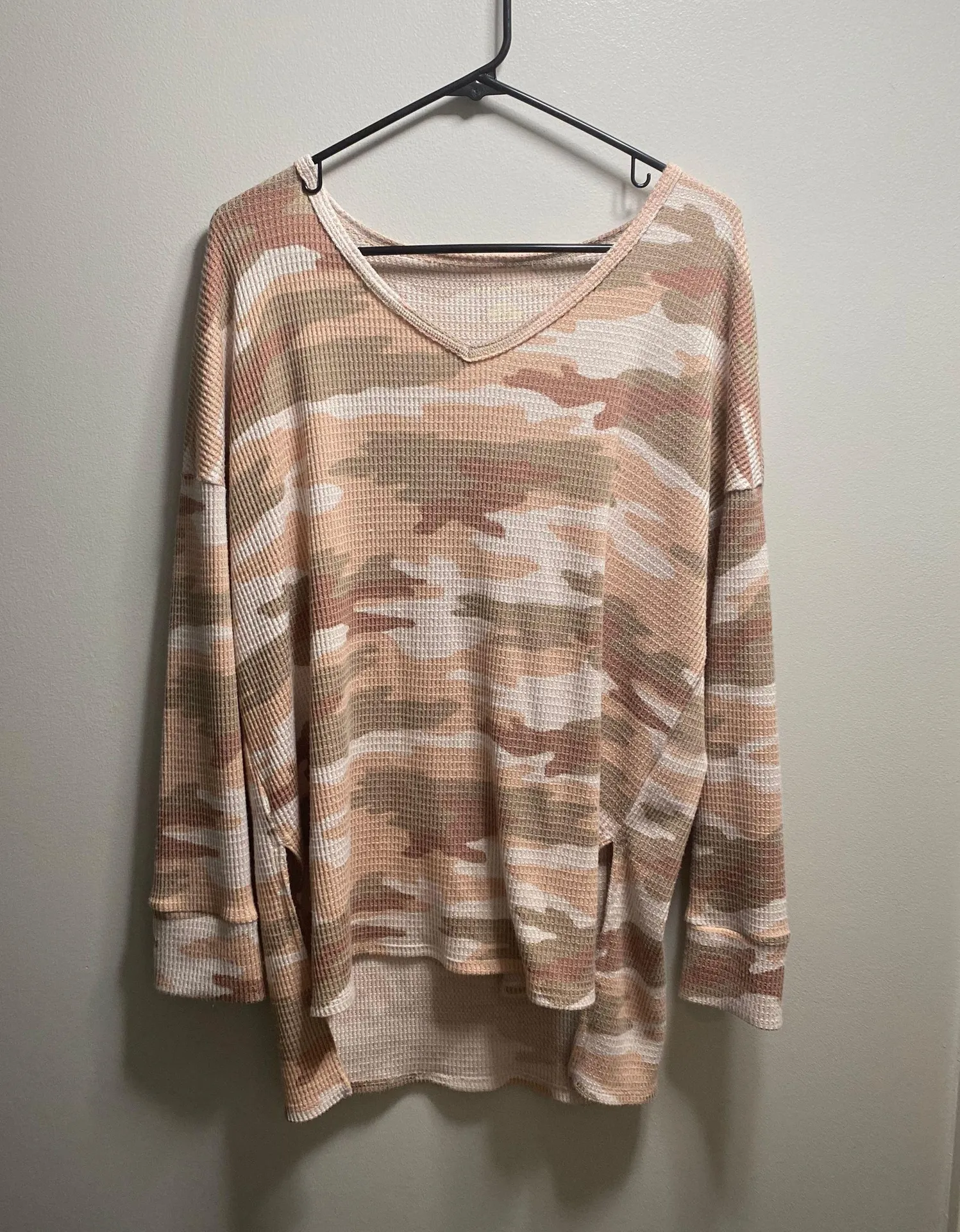 American Eagle Outfitters Camo Top - Image 3