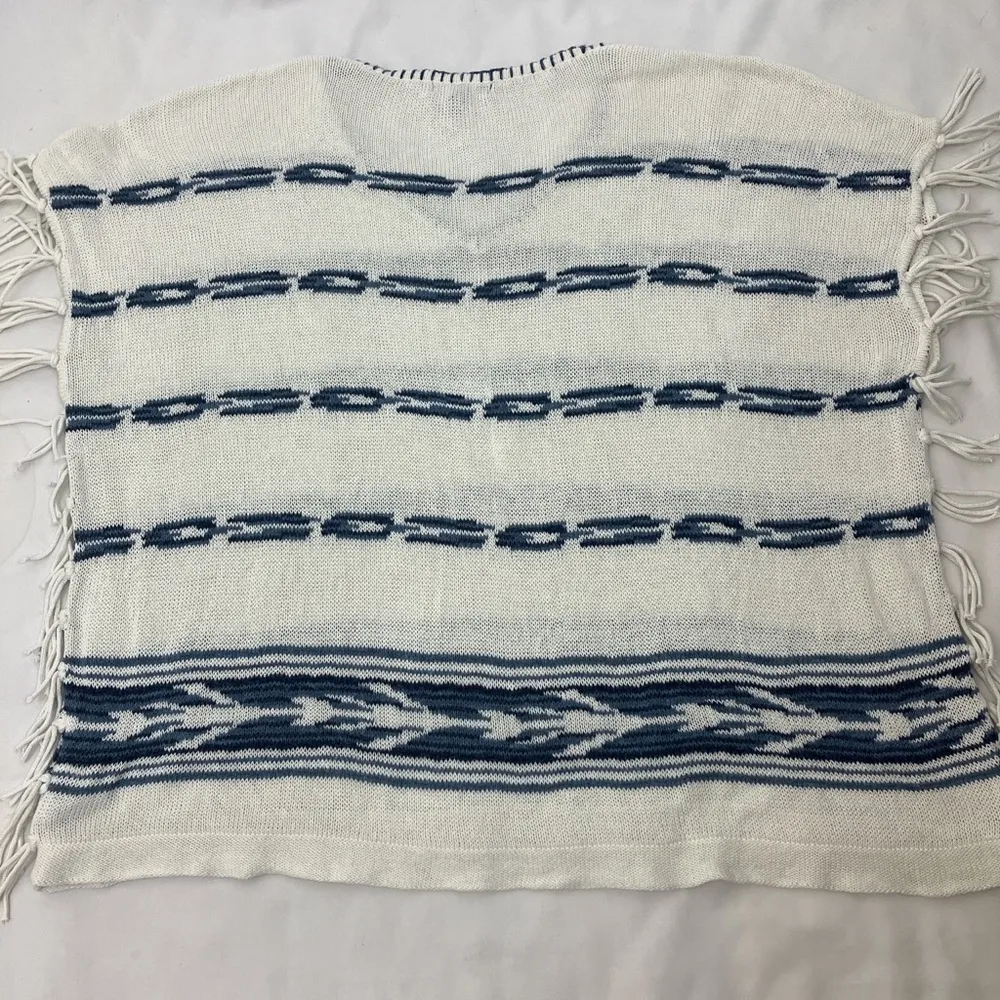 Chaps blue and white tribal print poncho sweater woman’s size medium - Image 6