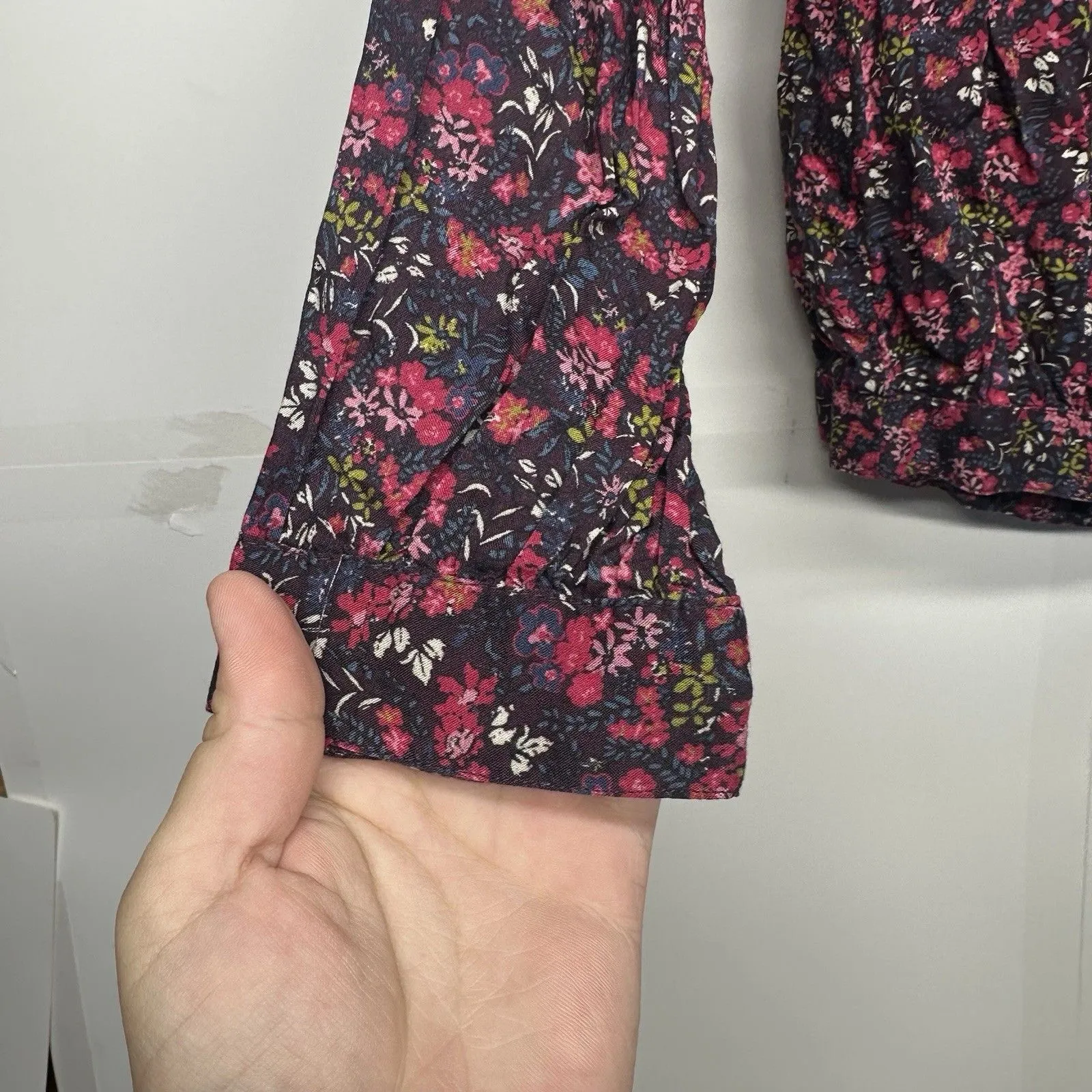 Lucky Brand Women's Floral Wrap Blouse Maternity Nursing Top Size small - Image 3