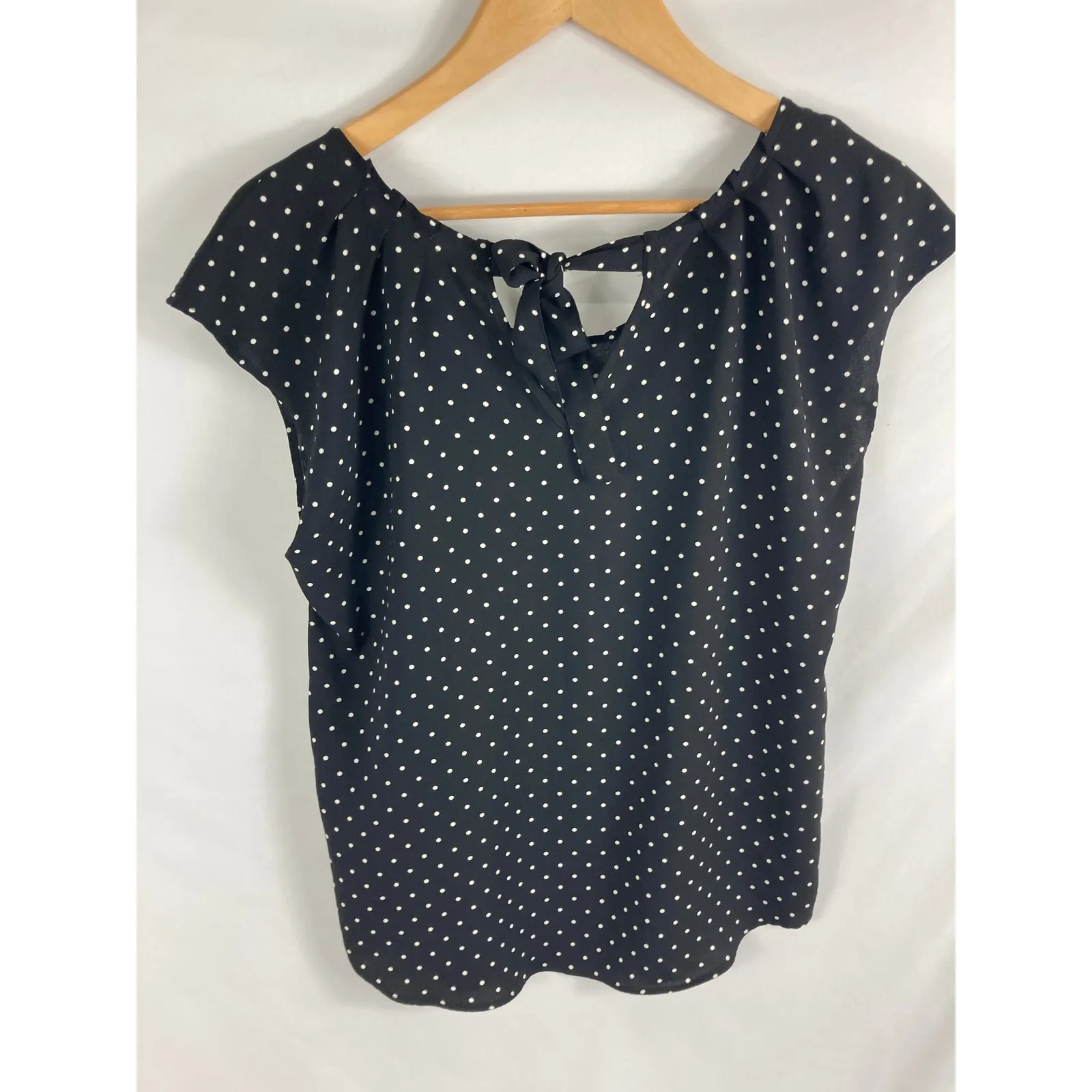 LC Lauren Conrad  Polka Dot Cap Sleeve Blouse Black White Size Medium - Image 4