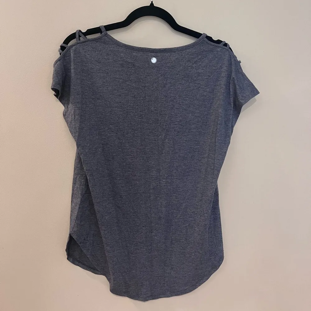 Yogalicious Gray/Blue Activewear Short Sleeve Top - Image 4