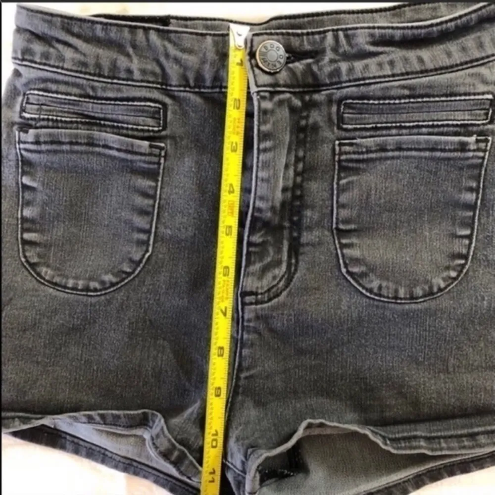 BDG (UO) Faded Black High Waisted Shorts Size 25 - Image 5