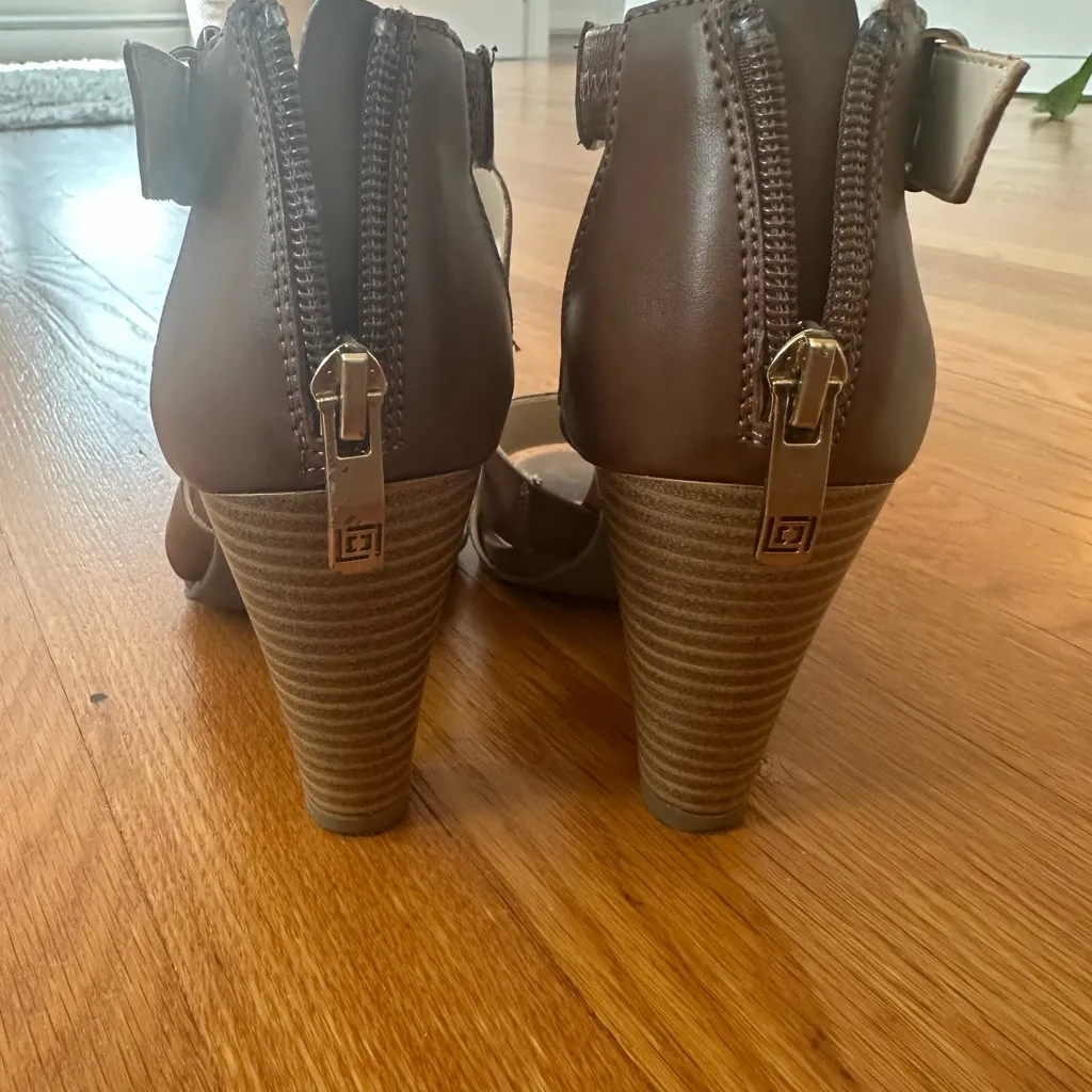 Liz Claiborne Brown Women's Heels - Image 3