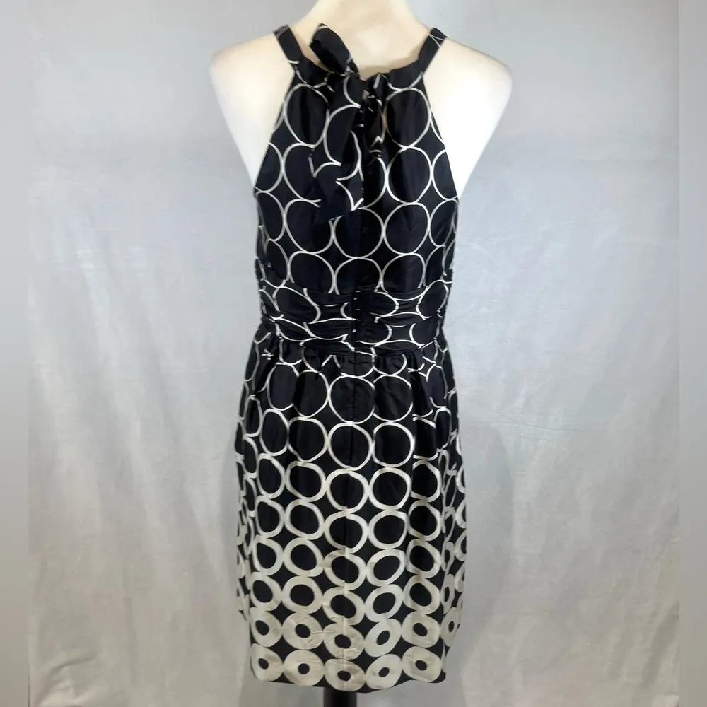 White House Black Market 100% silk black and white circle print dress size 4 - Image 4