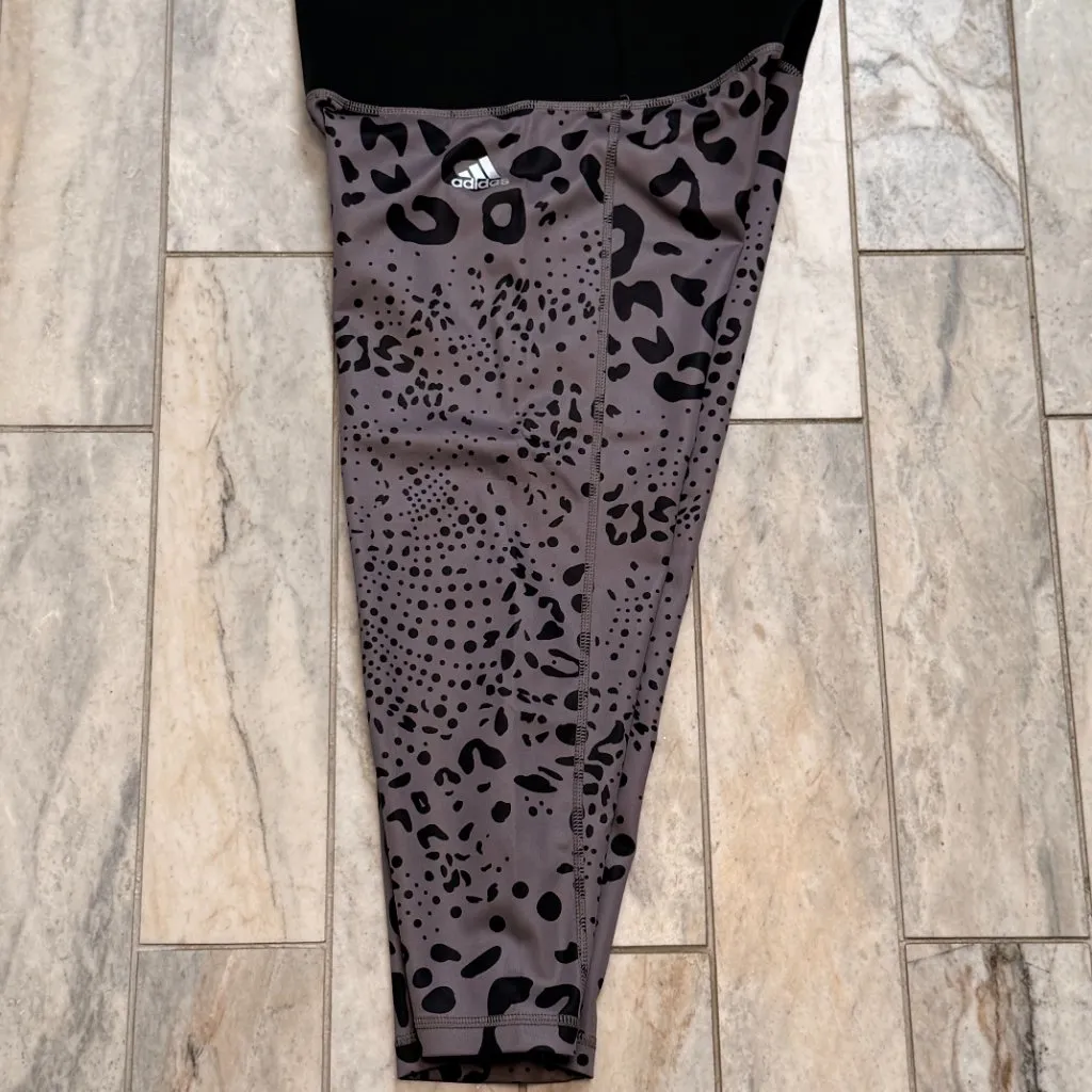 NEW Adidas women's small gray/black Climalite Capri Leopard Leggings MSRP $120 Gray - Image 3
