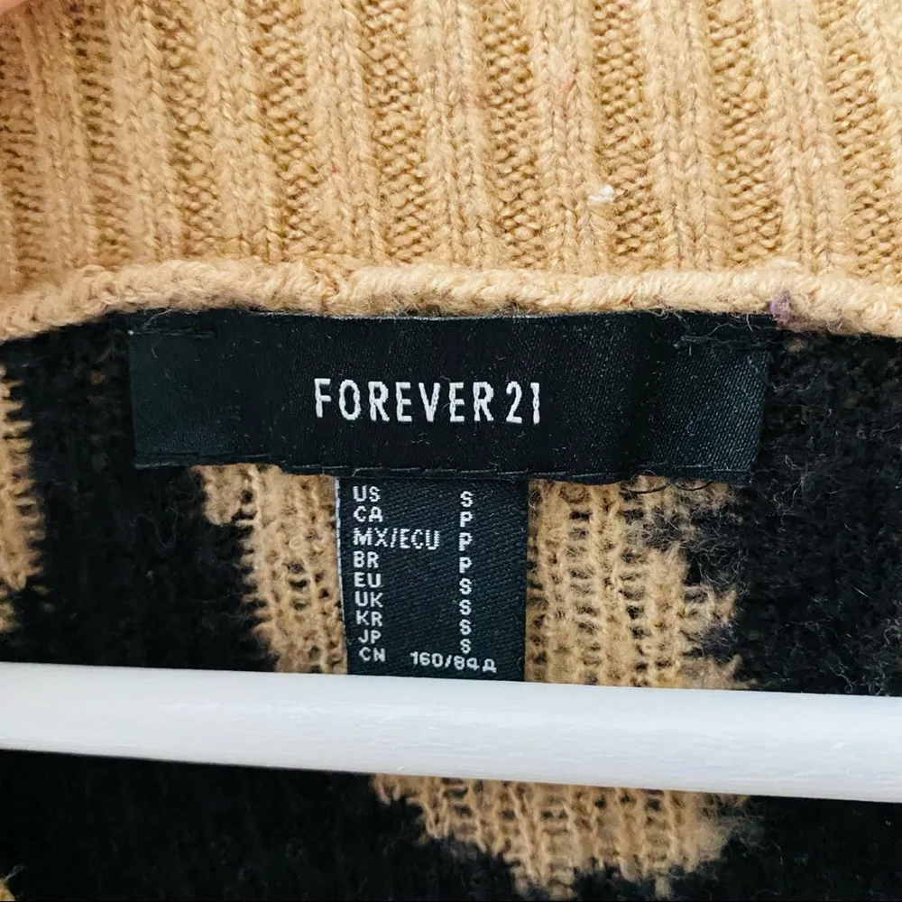 Forever 21 Leopard Print V-Neck Sweater Brown/Black Sz Small - Image 5