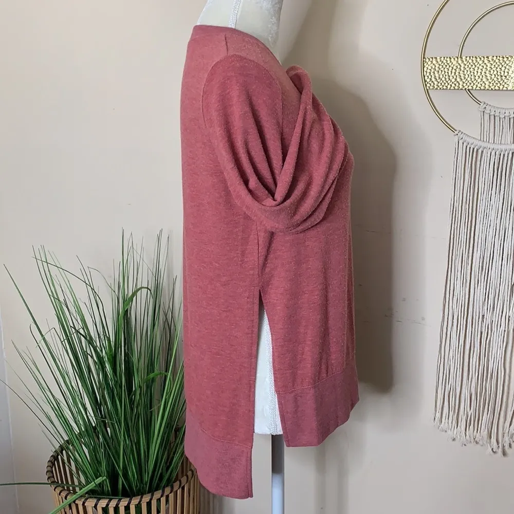 alo yoga • alolux glimpse long sleeve split tee - Image 5