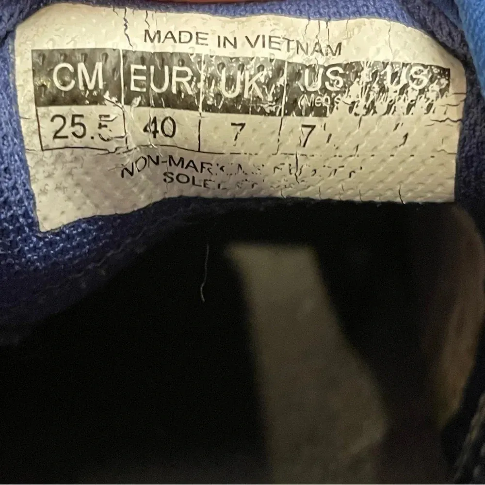 Yonex badminton indoor court shoes Size 9 - Image 5