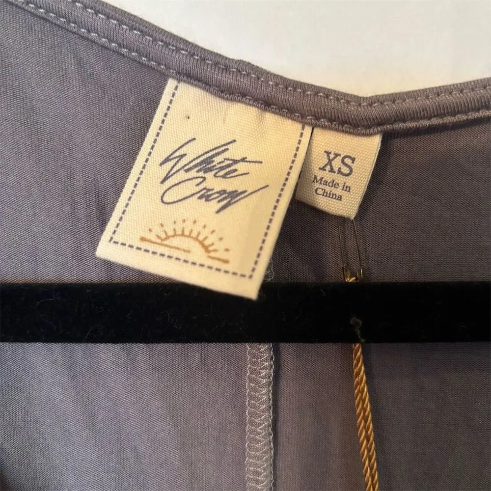 White Crow Women's XS Gray V-Neck Tiered Tunic Top from The Buckle - Image 8