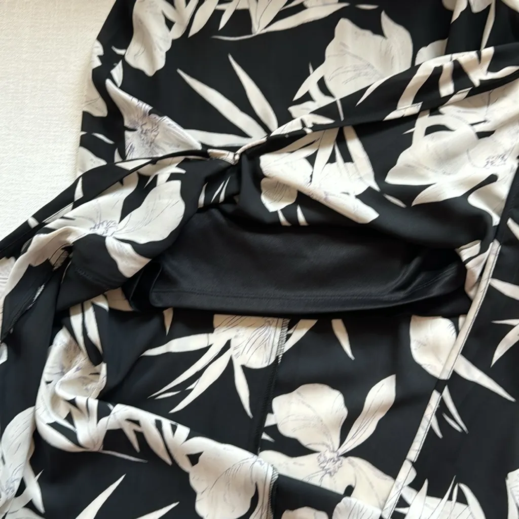 Show me your MUMU size small floral maxi skirt w high slit - Image 4