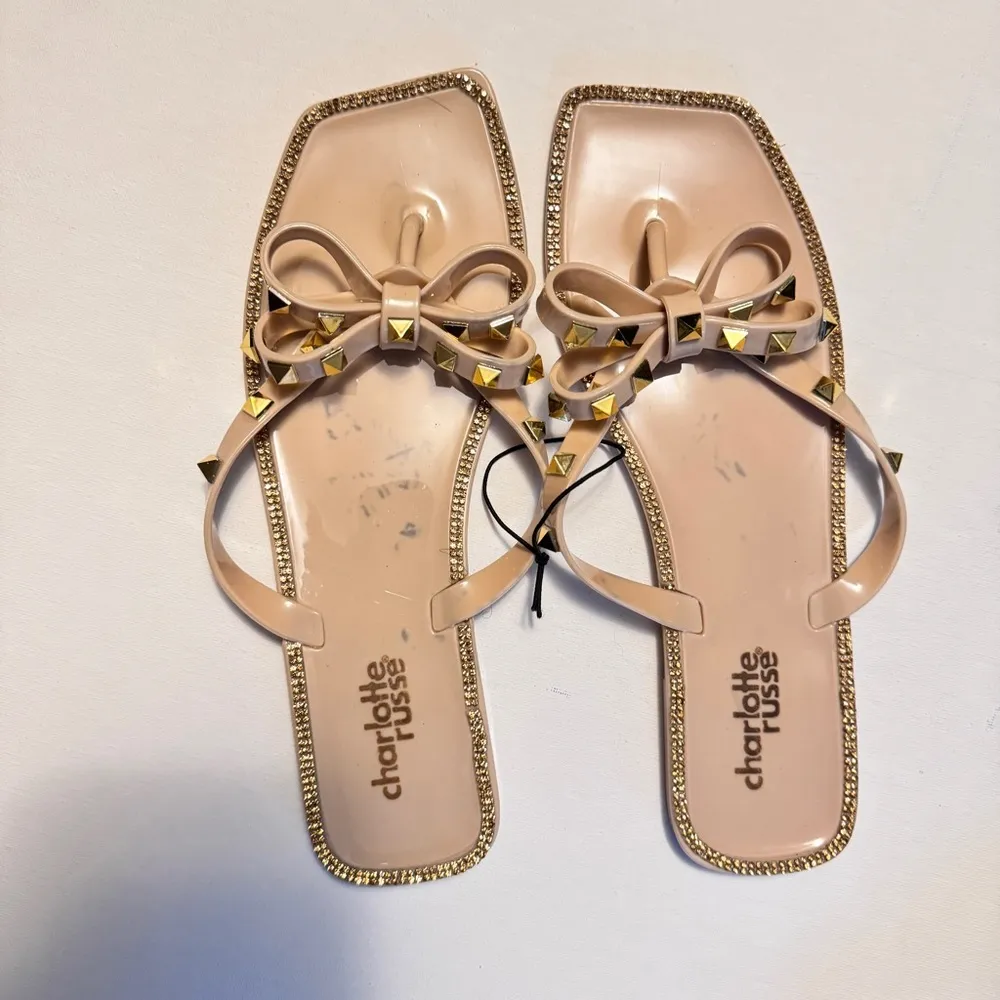 Charlotte Russe Women’s Bejeweled Bow Studded Style Sandals Sz 8 - Image 2
