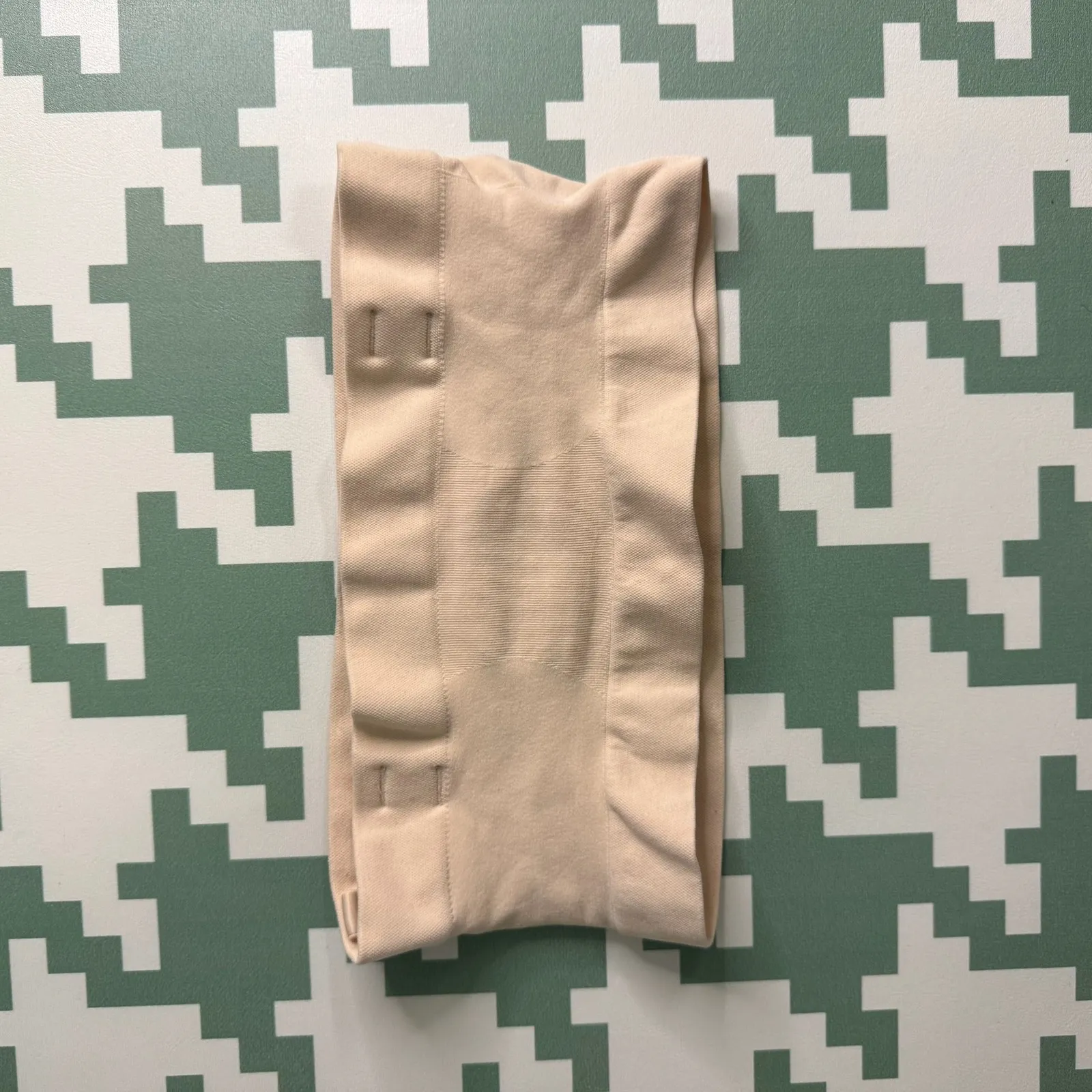 SKIMS Sculpting Strapless Bra Sand Beige Size Small NWOT - Image 5