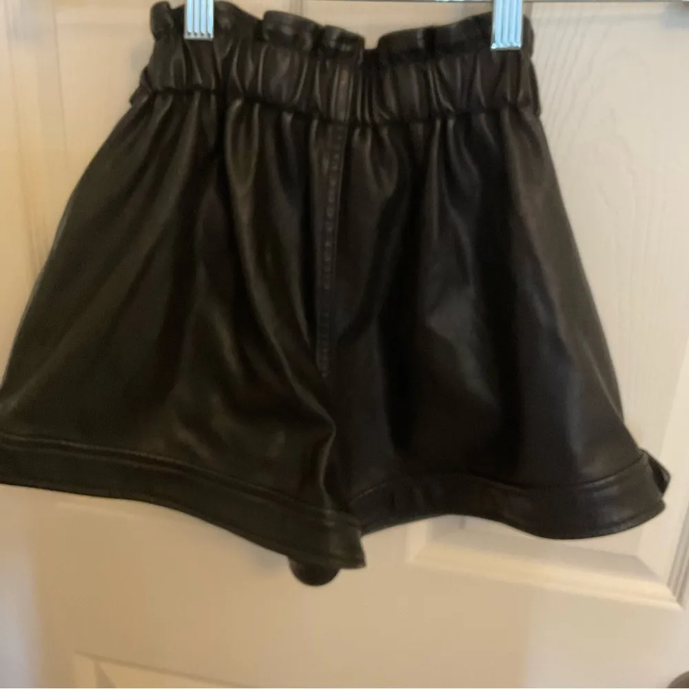 NWT Blank NYC Black Vegan Faux Leather Pa-perbag Shorts Size 29 - Image 9