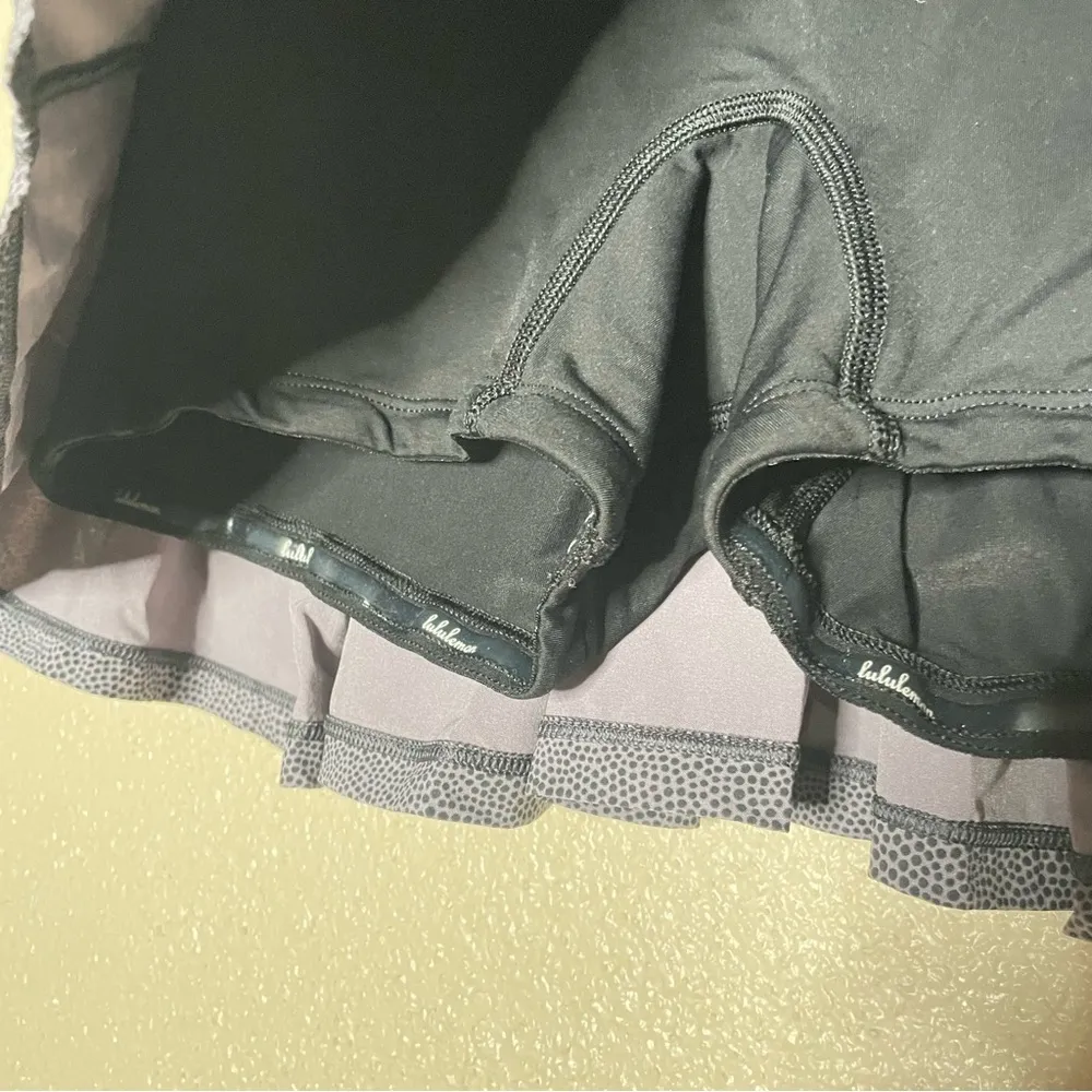 Lululemon Circuit Breaker Skirt II Size 8 - Image 3