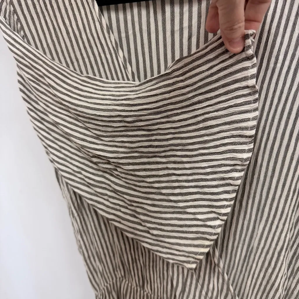 Elan  Pinstripe Cover-Up Romper Size Medium - Image 7
