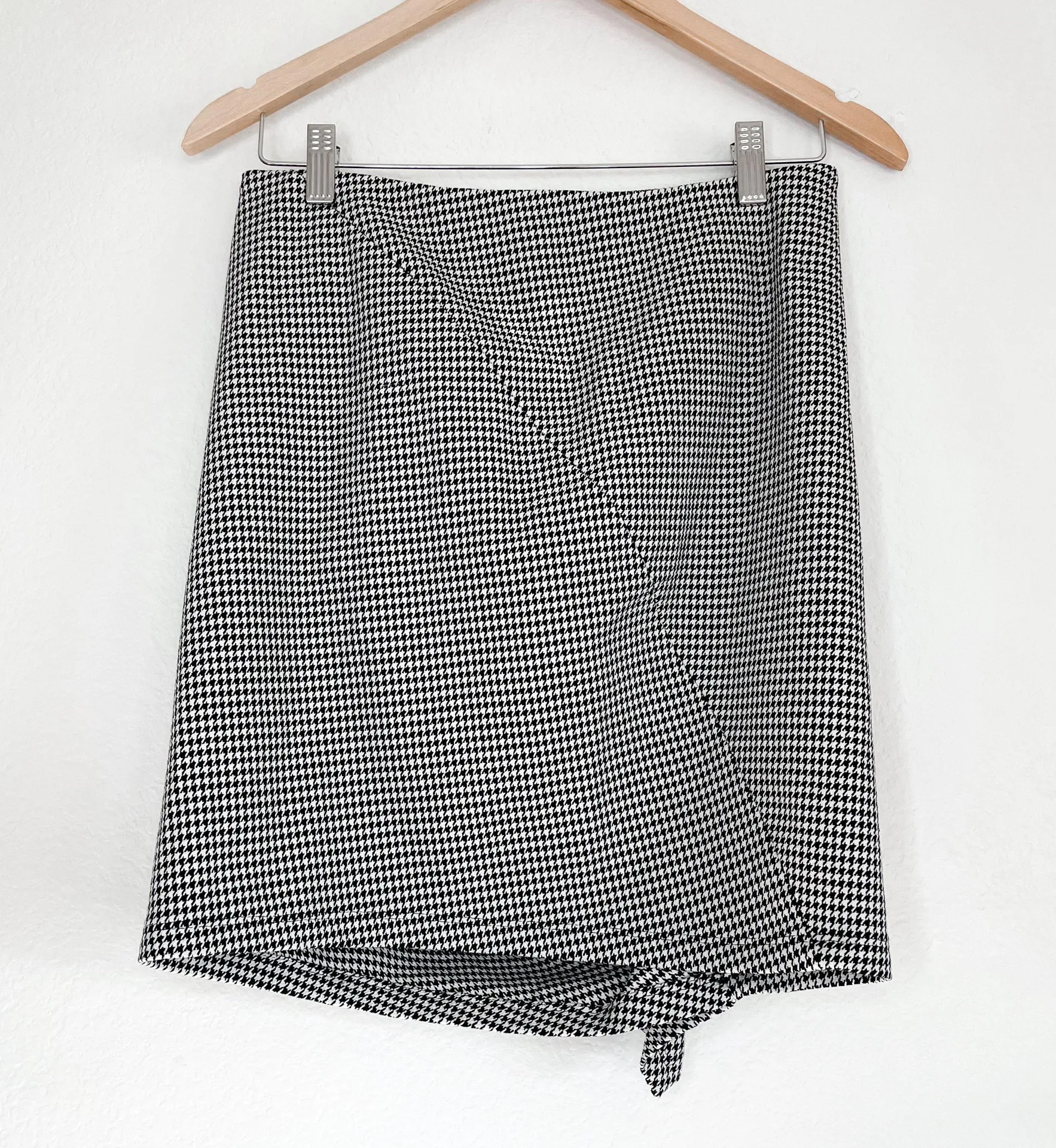 B&W Houndstooth Ruffle Skirt - Image 7