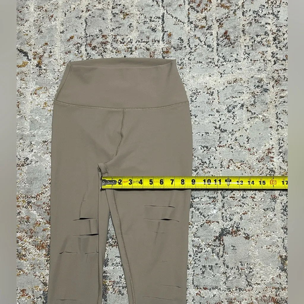 Alo Yoga Women’s Tan High Waist Ripped Warrior leggings size Small - Image 7