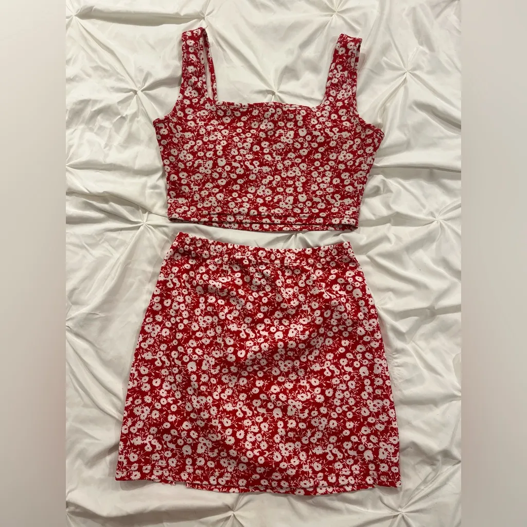 Chic Red Floral Crop Top and Skirt Set - Image 2