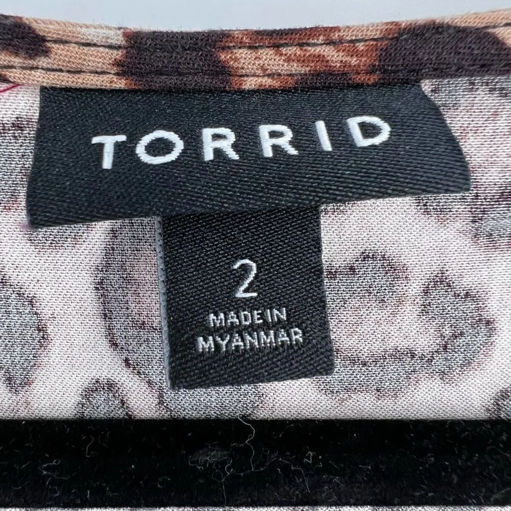 Torrid Women's Animal Print Scoop Neck‎ Button-Up Flare Blouse tunic Size 2X - Image 3