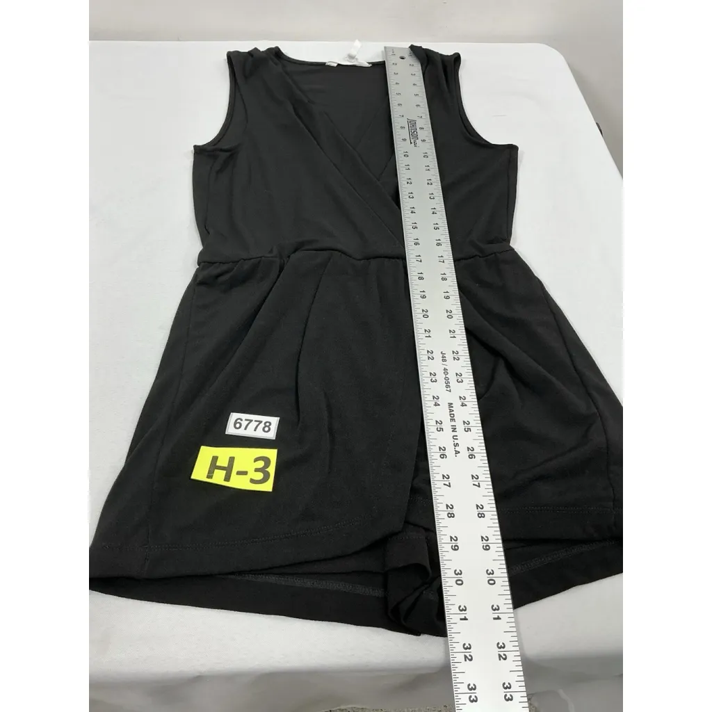 Womans Excellent Condition BCBG Sleeveless Romper Small Black - Image 7