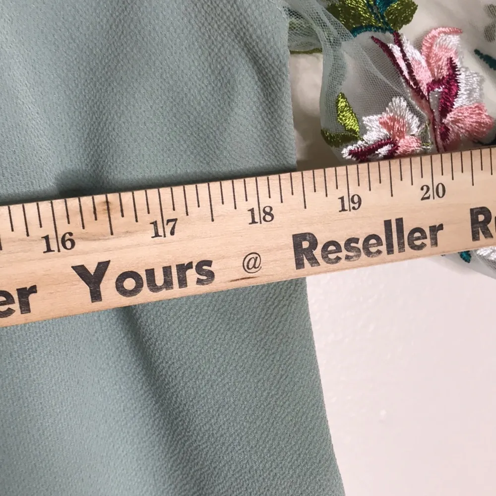 Umgee Mint Green Crepe Sheer floral Embroidered Sleeves A-line tunic top size S - Image 10