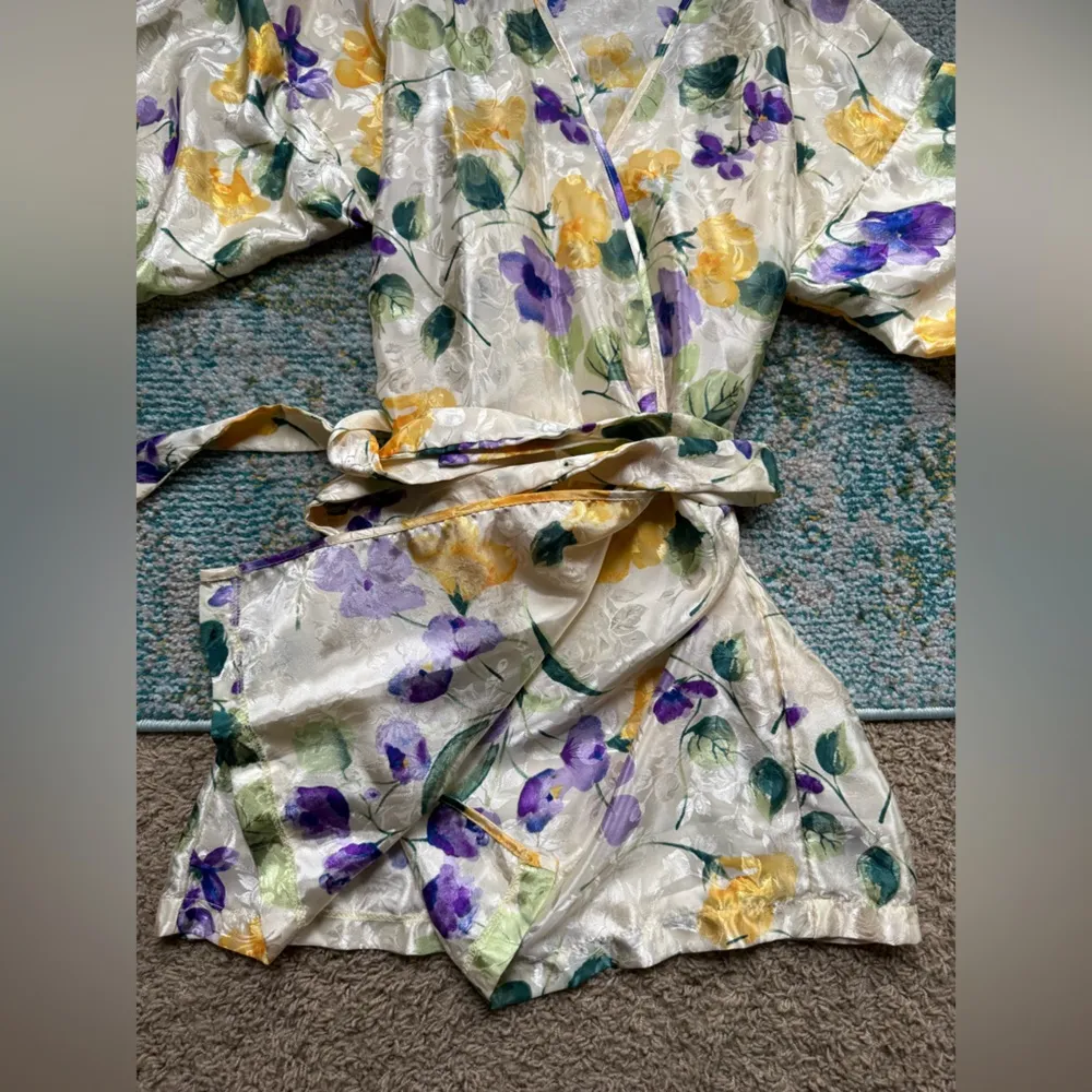 Vintage LA Intimates purple floral night gown short robe set, size large Yellow - Image 12