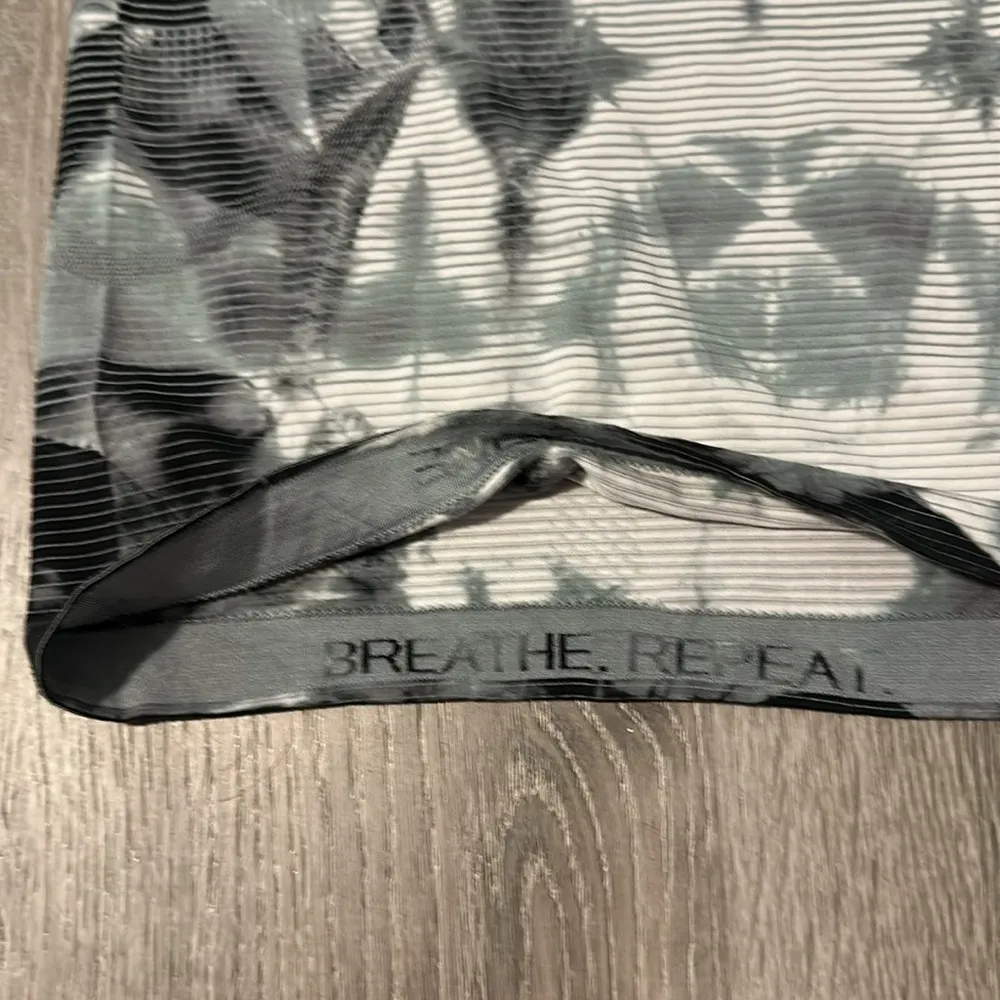 Women’s Sz 4 Swiftly Tech 2.0 Athletic Workout Short Sleeve Yoga Shirt - Image 4