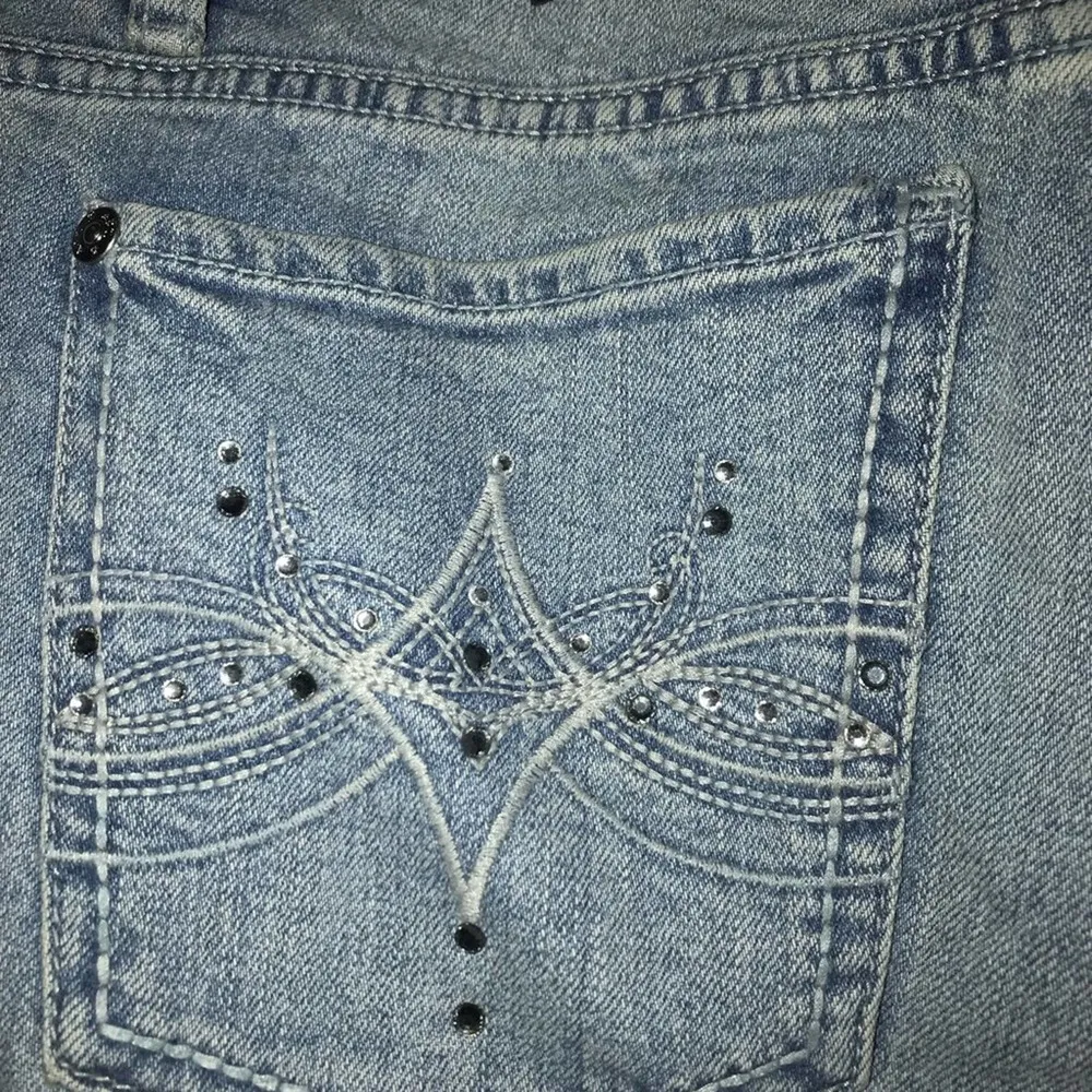 APT9 MODERN FIT STRAIGHT THROUGH HIP AND THIGH BOOTCUT JEANS SIZE 8 - Image 4