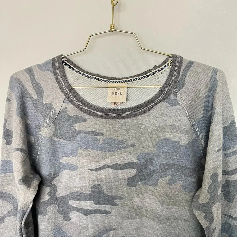 Knox Rose Sweatshirt Gray Camo Print Size Medium Long Sleeve - Image 4