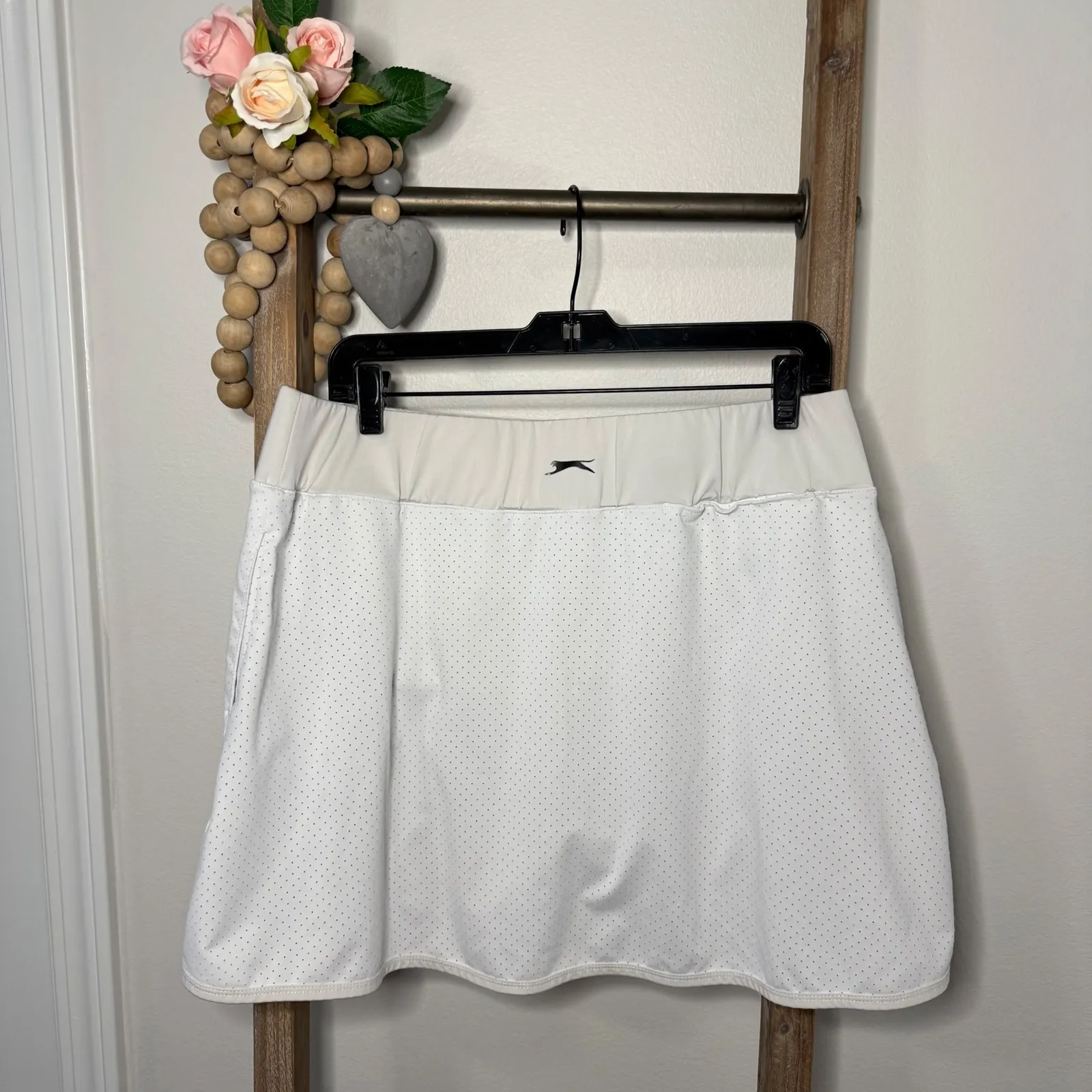 Slazenger Womens White Perforated Golf Skort Size Large with Built in Shorts - Image 4