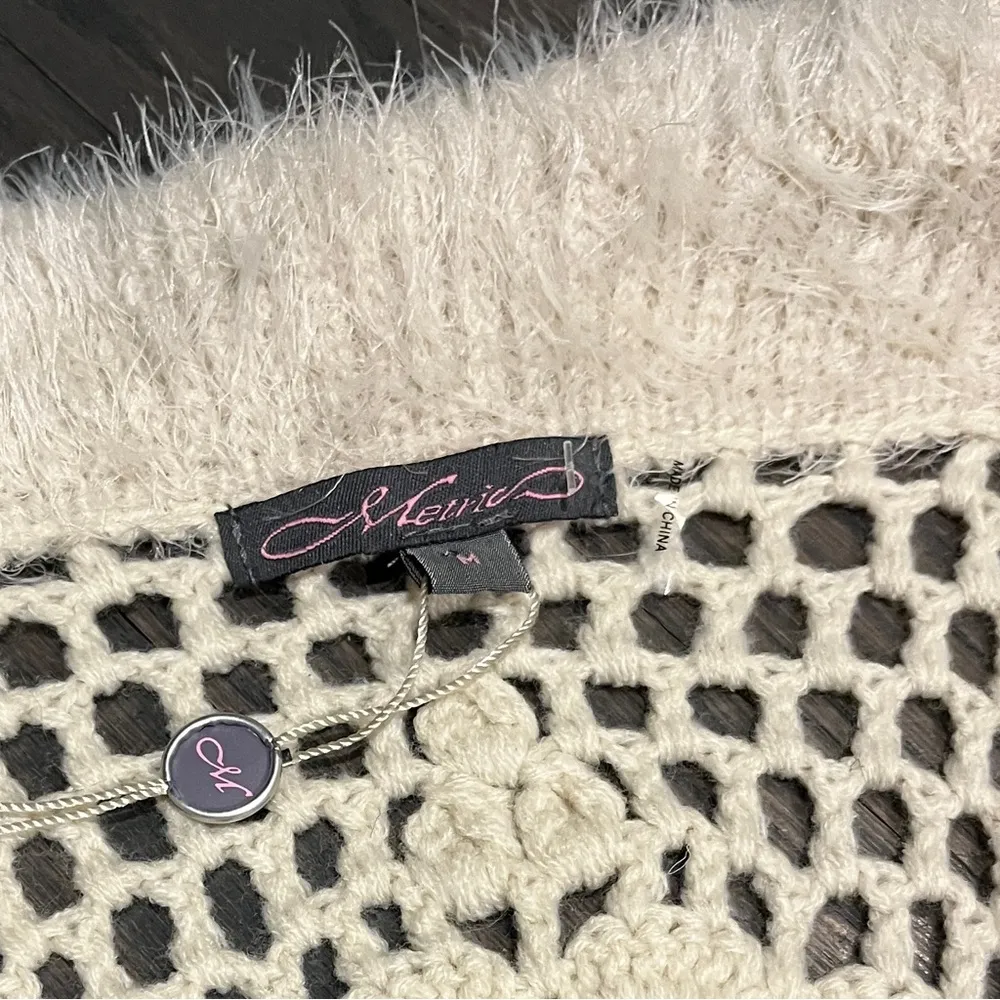 Metric Crochet and Eyelash Knit Vest Beige Boho Color Medium NWOT - Image 3