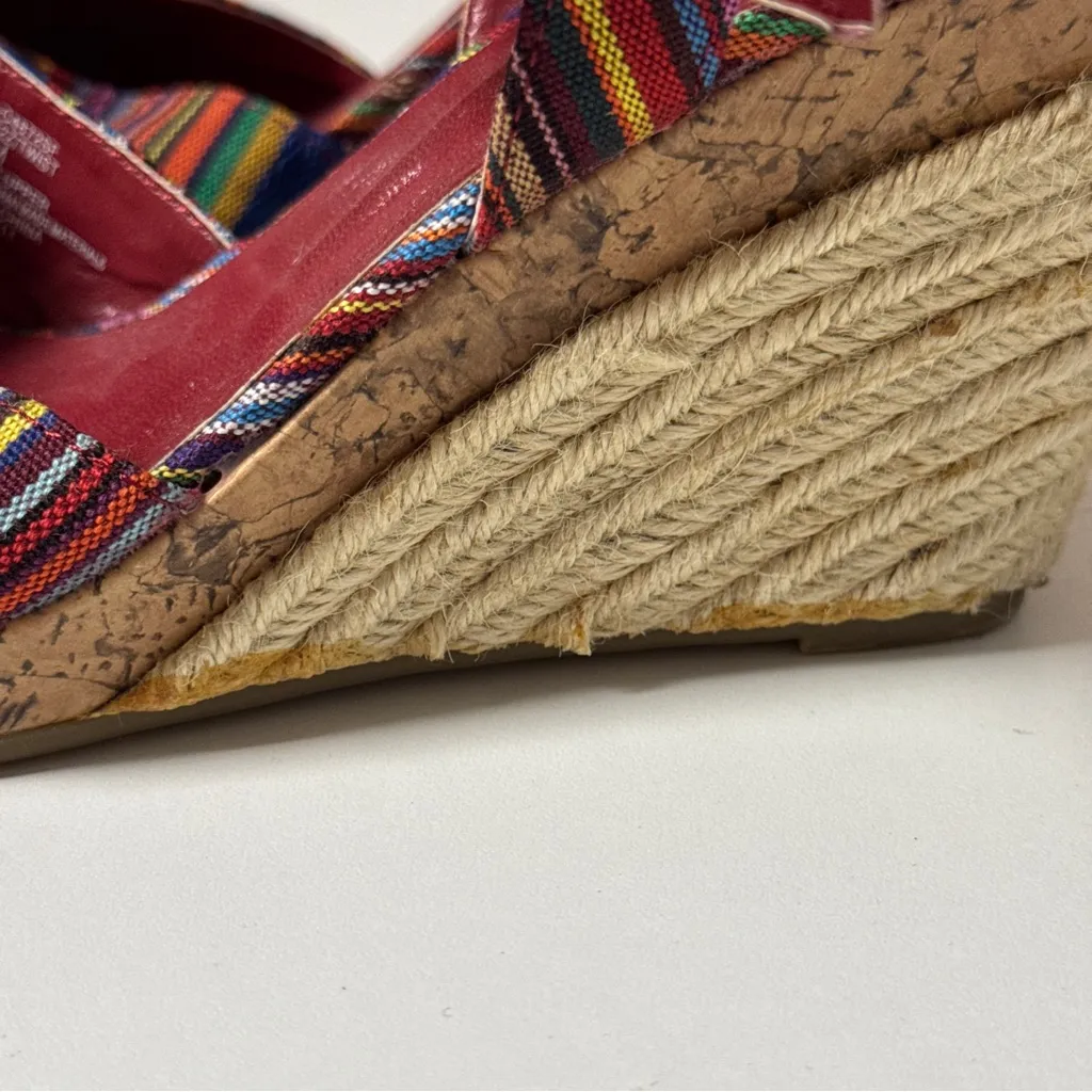 Cliffs by White Mountain Rainbow Stripe “Twist” Straw Wedge Sandals Pink Size 8.5 - Image 9