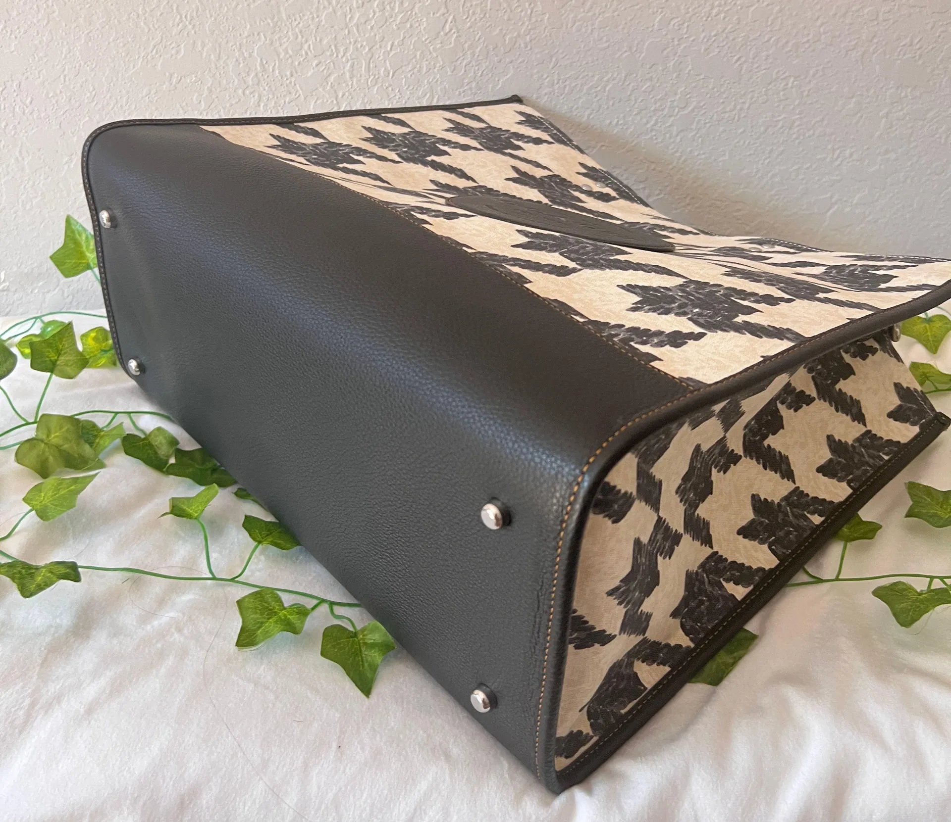 coach Dempsey Tote 40 With Houndstooth Print And Patch cj624 - Image 4