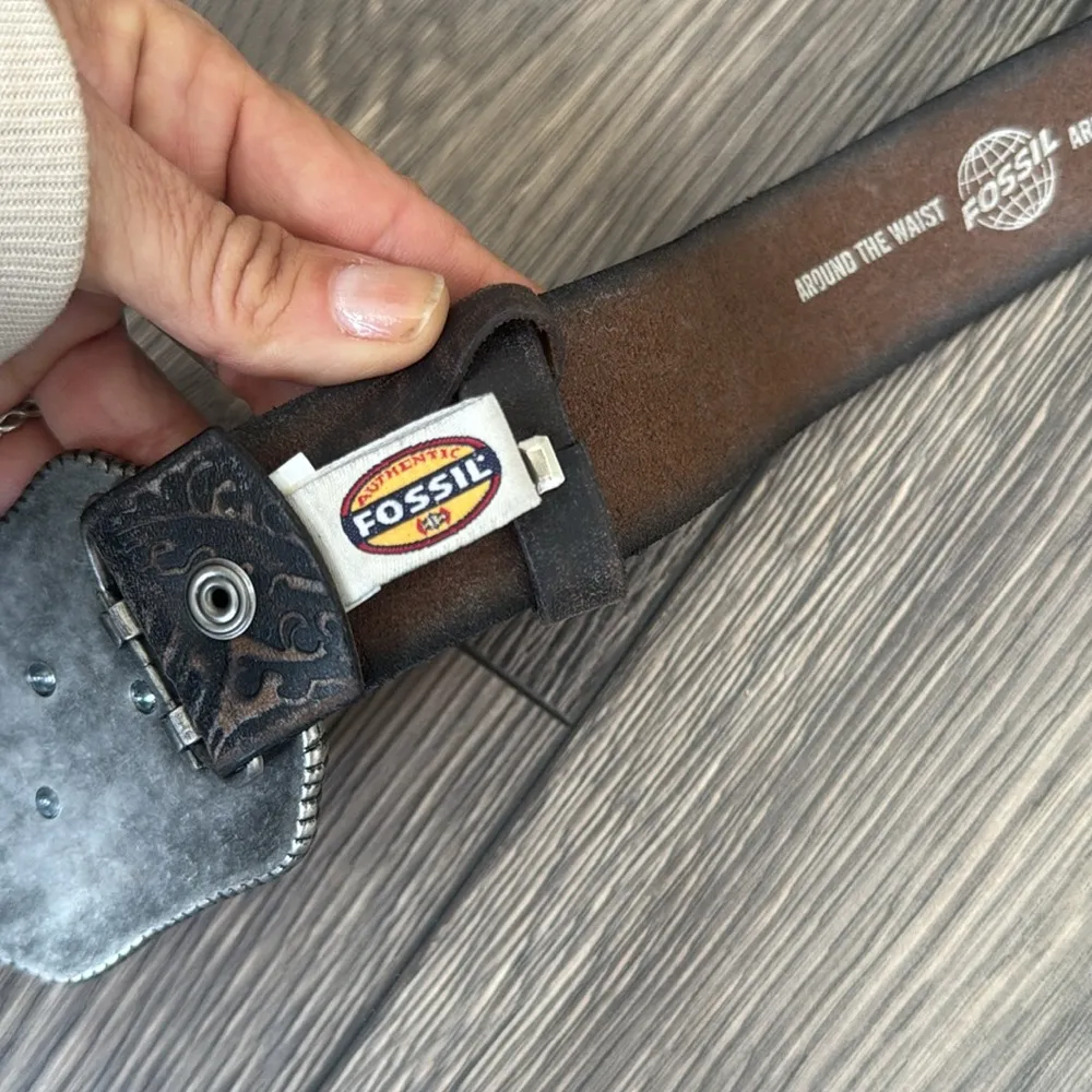Fossil brown embossed leather belt with an Eagle buckle - Image 6
