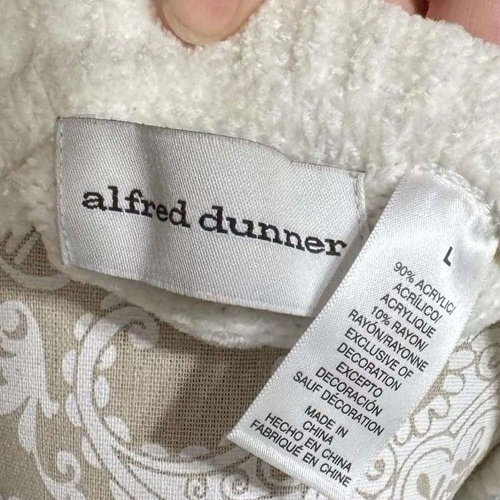 Vintage Holiday Floral Embroidered Sweat White Brown Red and Black Size Large - Image 6