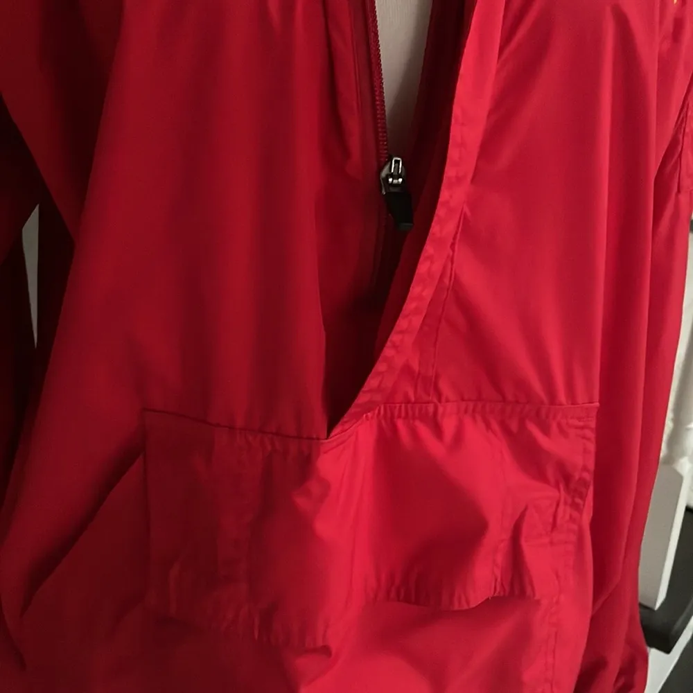 🥺❤️ The Cutest Walt Disney World Resort Vintage Red Pull Over Windbreaker - Image 4