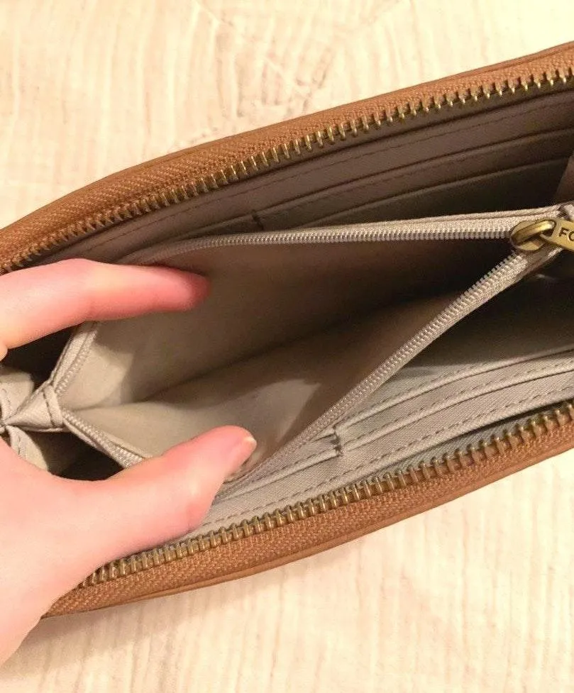 Fossil Leather Wallet - Image 4