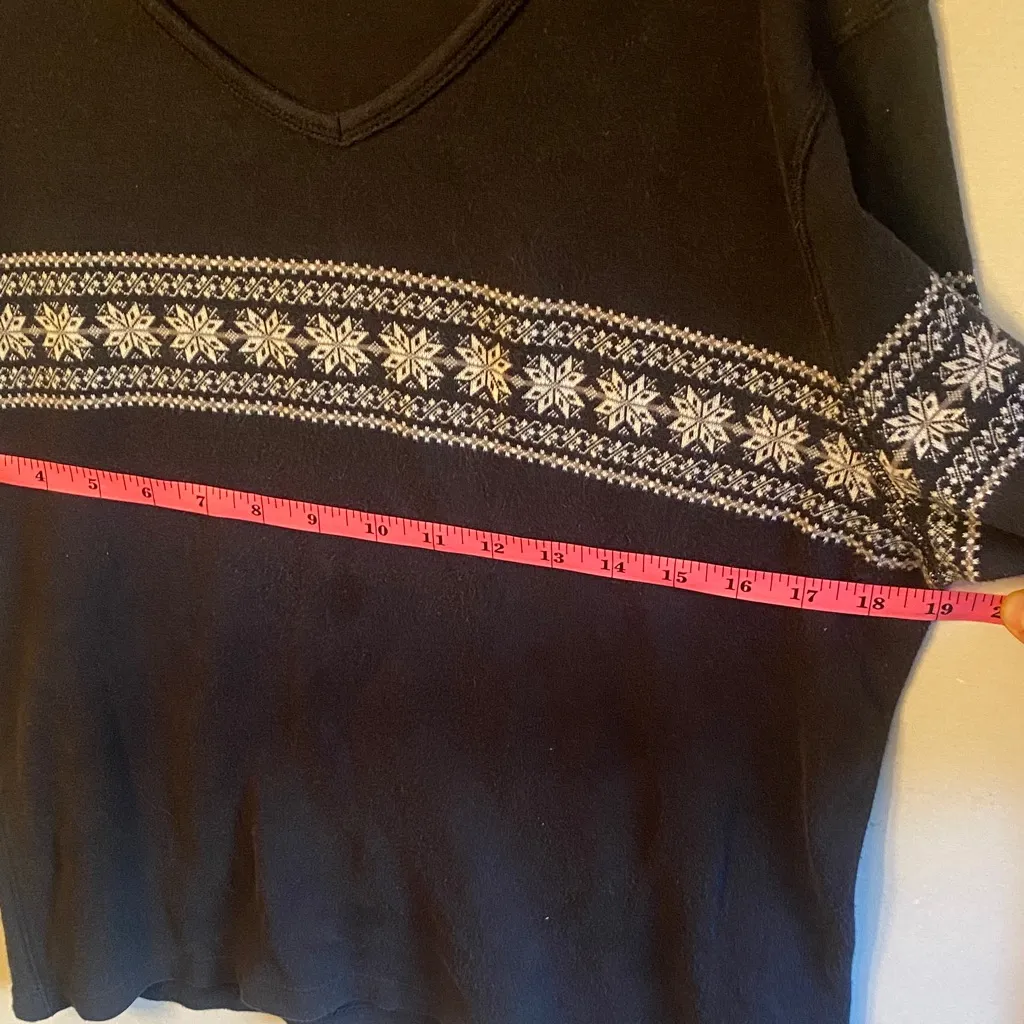 Eddie Bauer Women's Navy V-Neck Sweater - Image 6