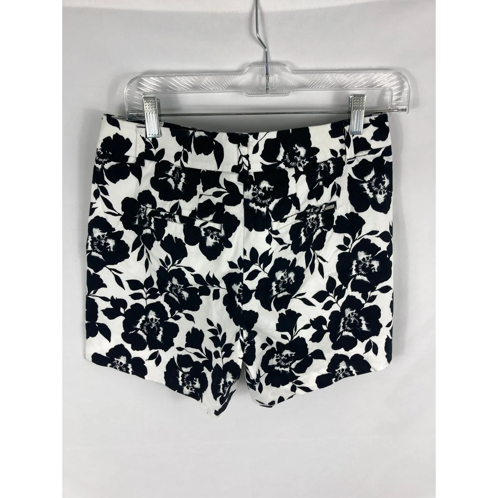 NWT WHBM Printed Floral Black White Shorts Size 2 - Image 4