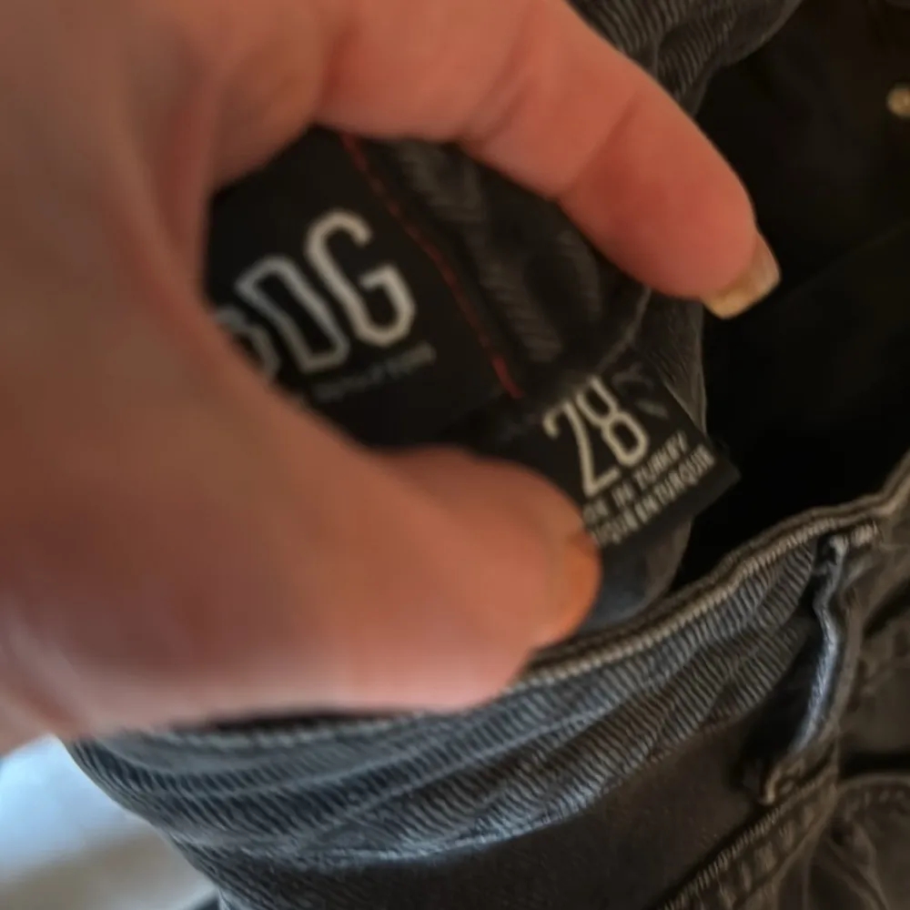 BDG urban outfitters women’s black Mom high-rise jeans - Image 4