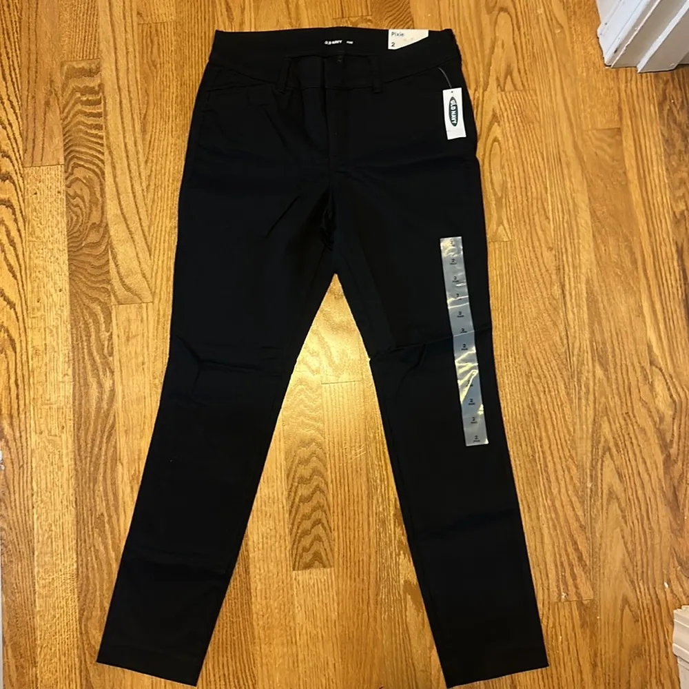Old Navy  Black Pixie Pants - Image 2