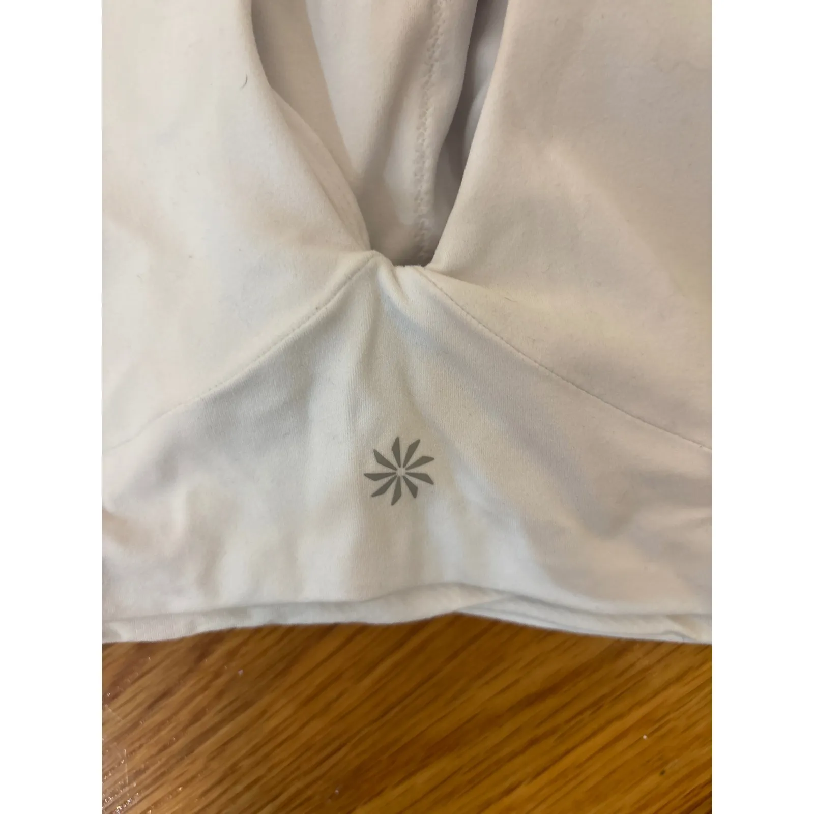 Athleta Conscious Cut Out Crop top in white Size Medium - Image 3