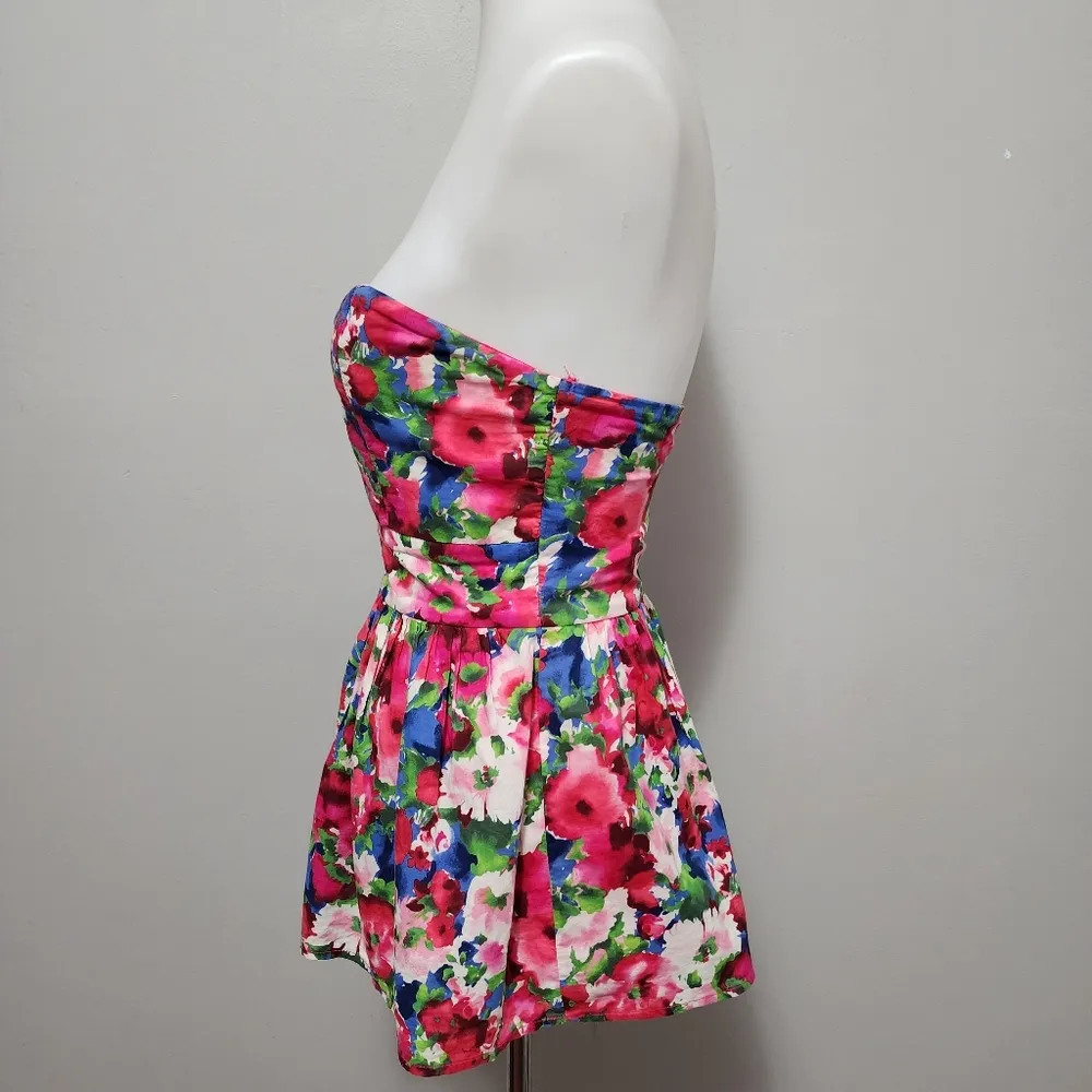 Forever 21 pink floral peplum strapless top size medium - Image 4