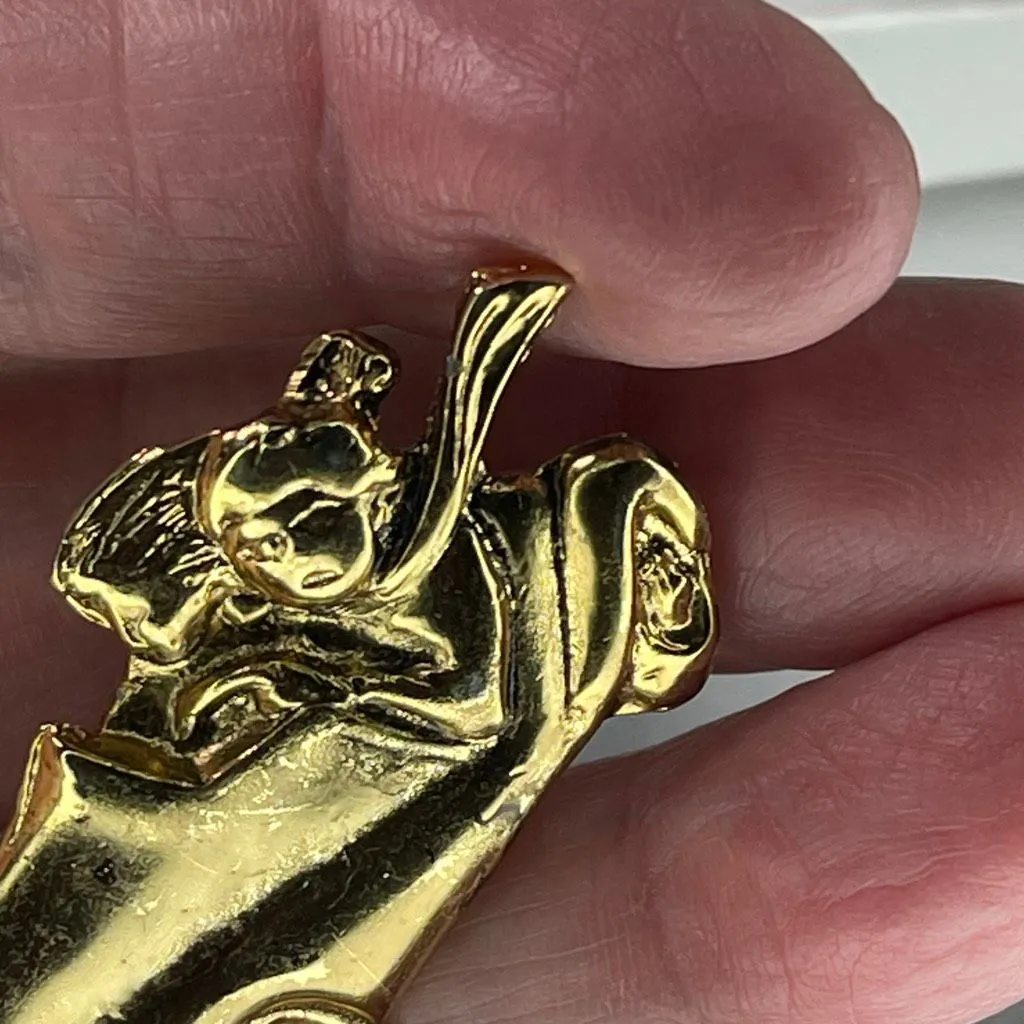 Vintage gold tone large racing car brooch - Image 6