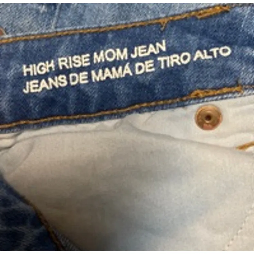 Y2K Distressed High Rise Mom Jeans Light Wash Wild Fable Size 6 - Image 3