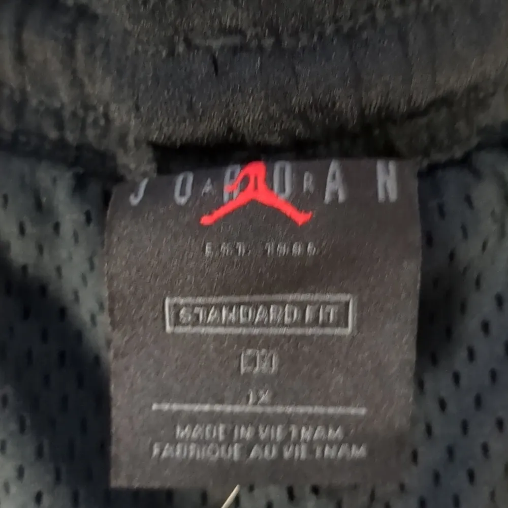 black red mesh standard fit basketball shorts size 1X - Image 2