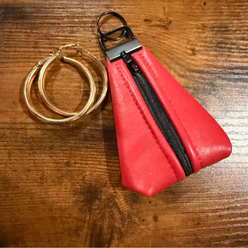 Source Unknown Gold Hoop Earrings - Image 2