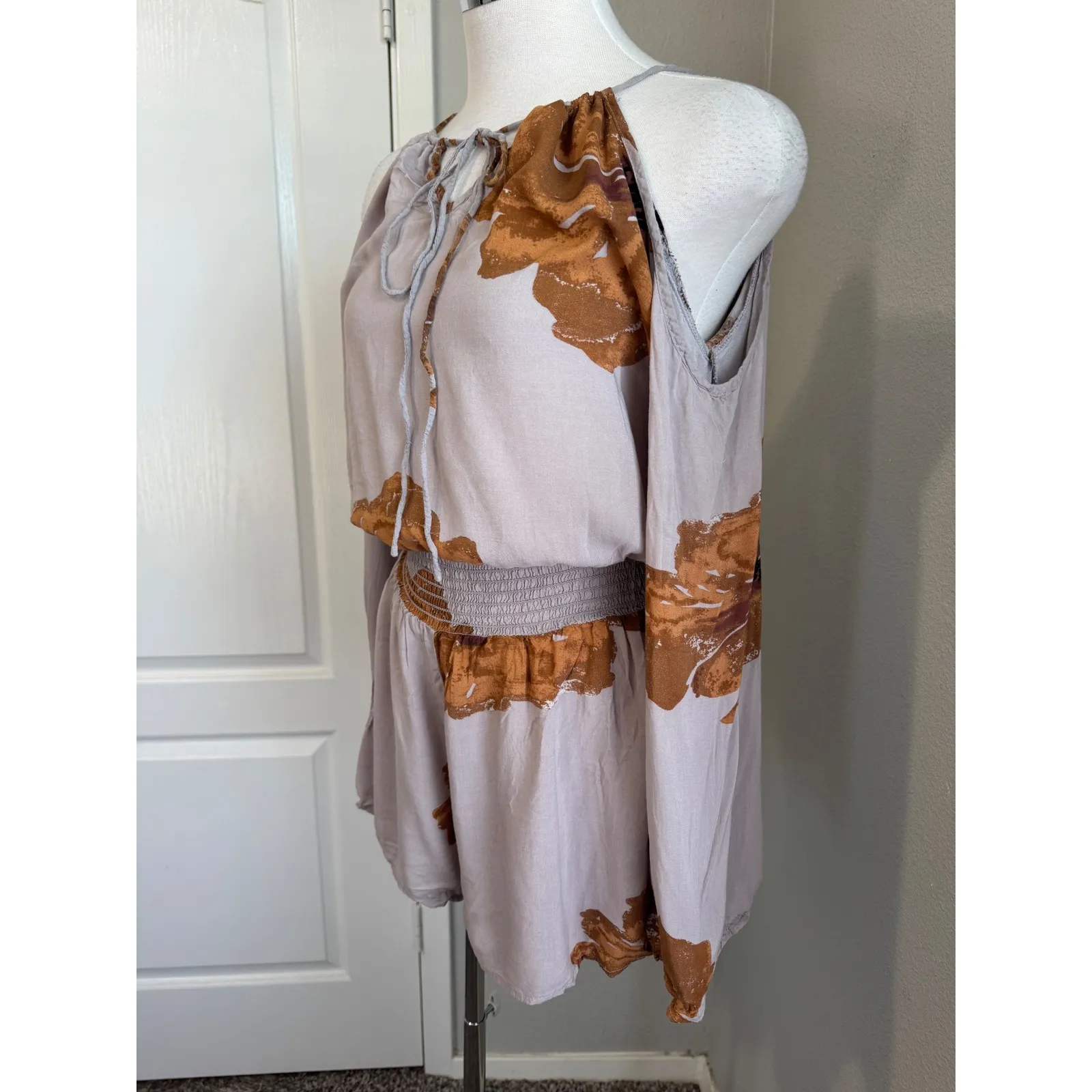 Sun & Shadow Romper‎ Cold Shoulder Long Sleeve Drawstring Smocked Waist Size M - Image 6