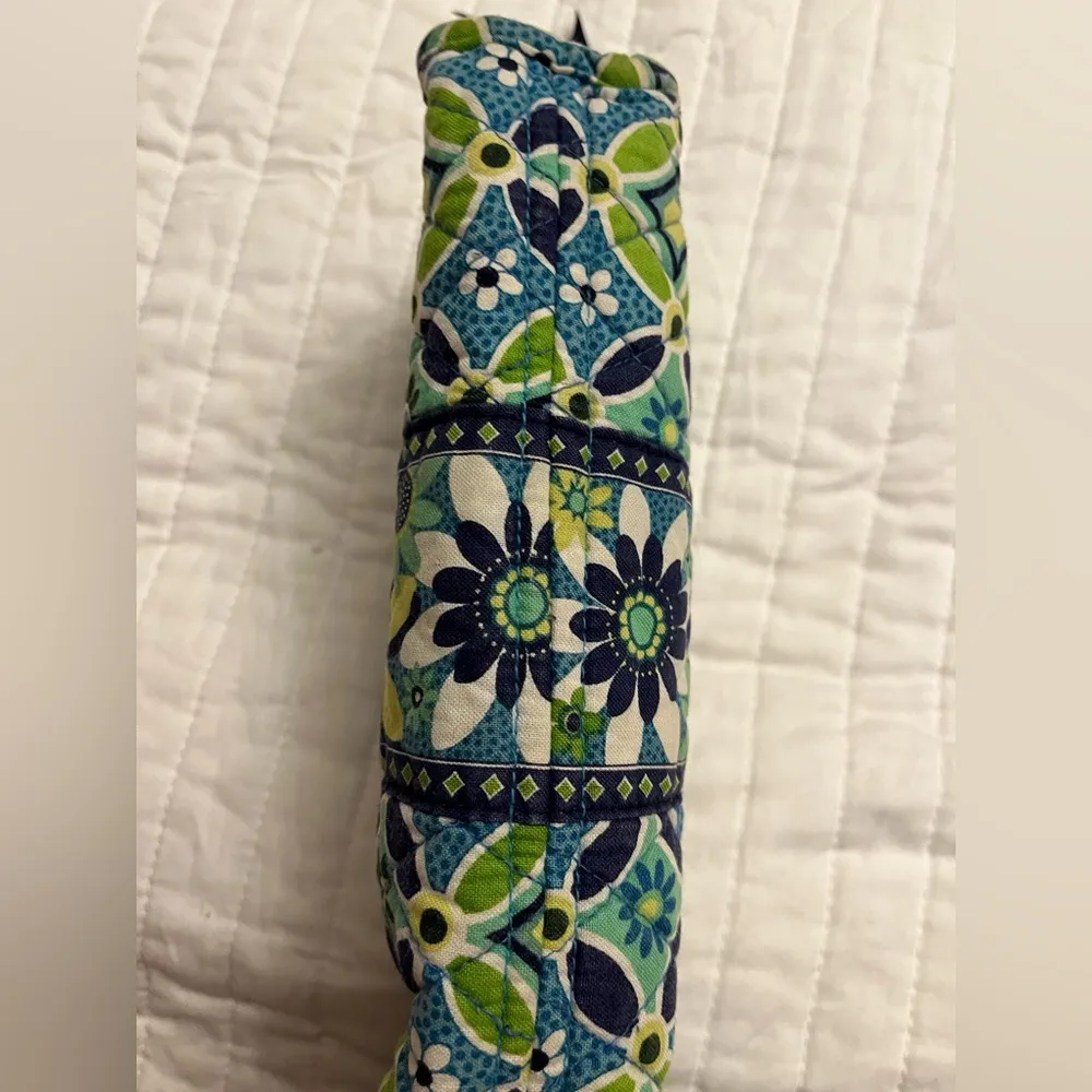 Vera Bradley  Daisy Daisy Small Bow Cosmetic Case - Image 3